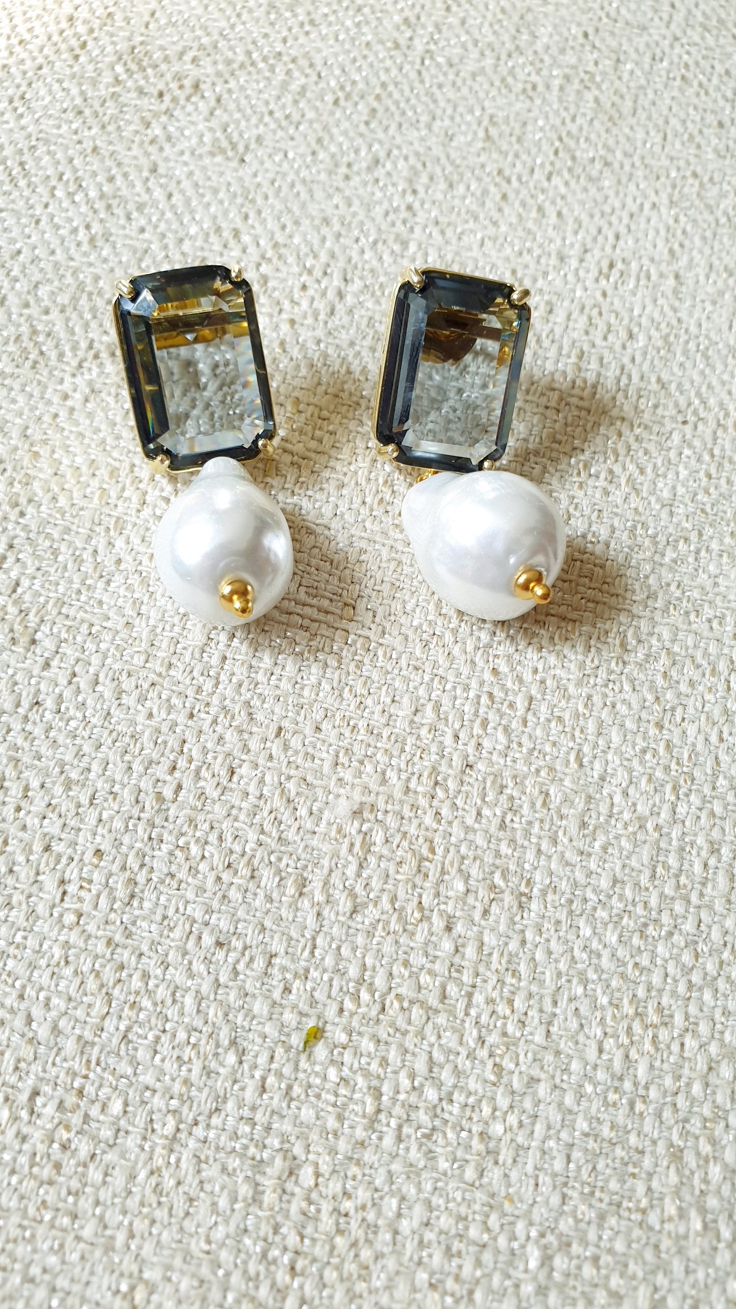 Orecchini in ottone con cristalli e perle