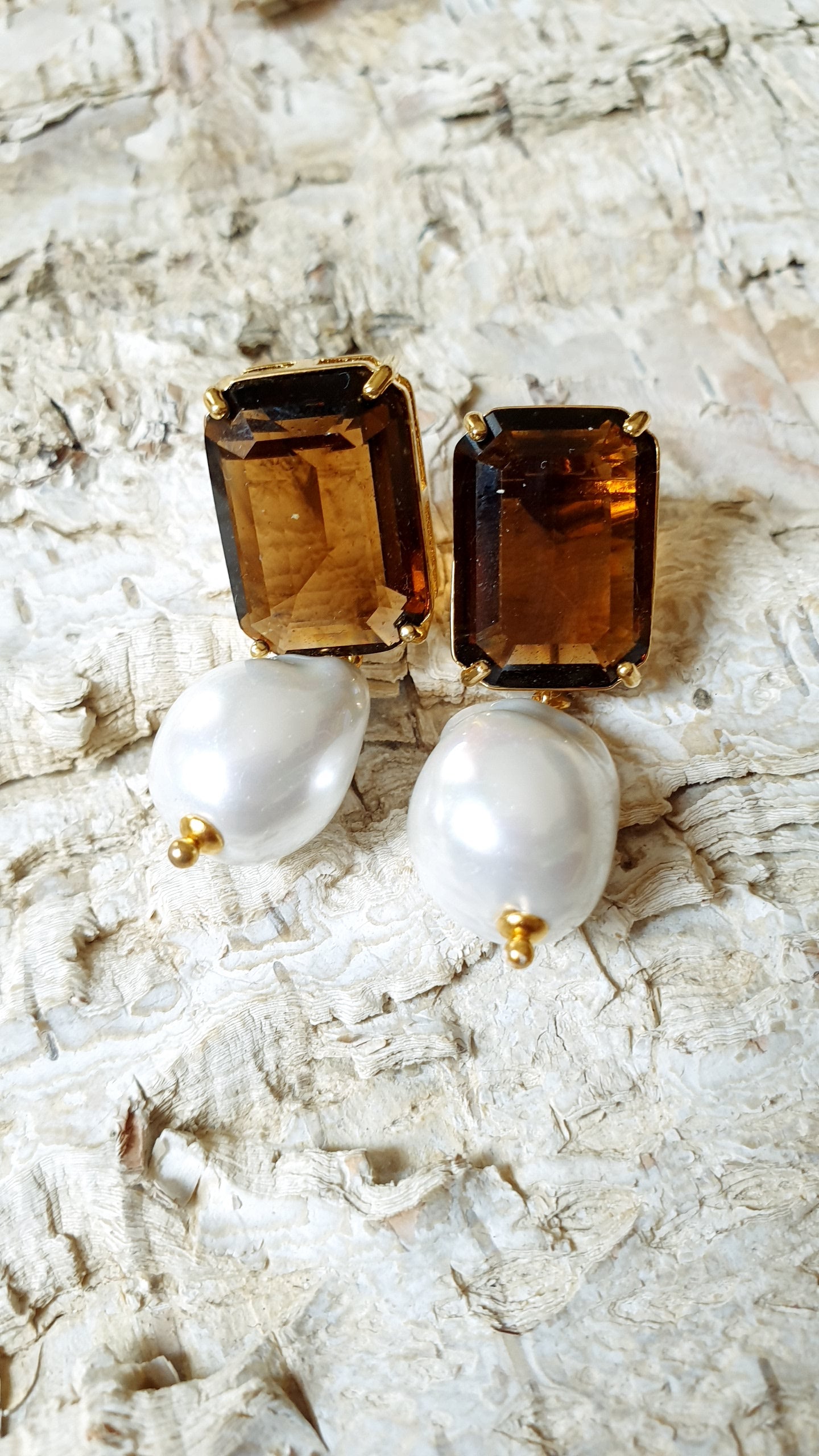 Orecchini in ottone con cristalli e perle