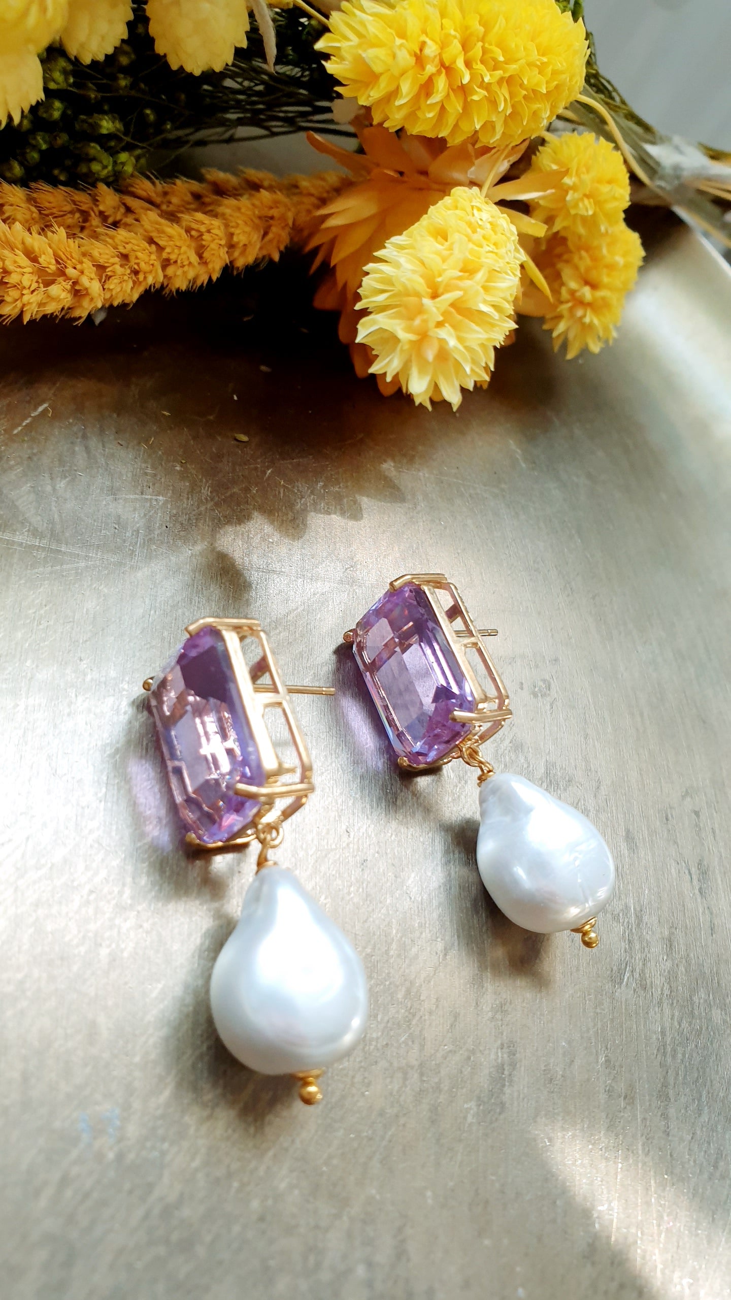 Orecchini in  ottone con cristalli e perle
