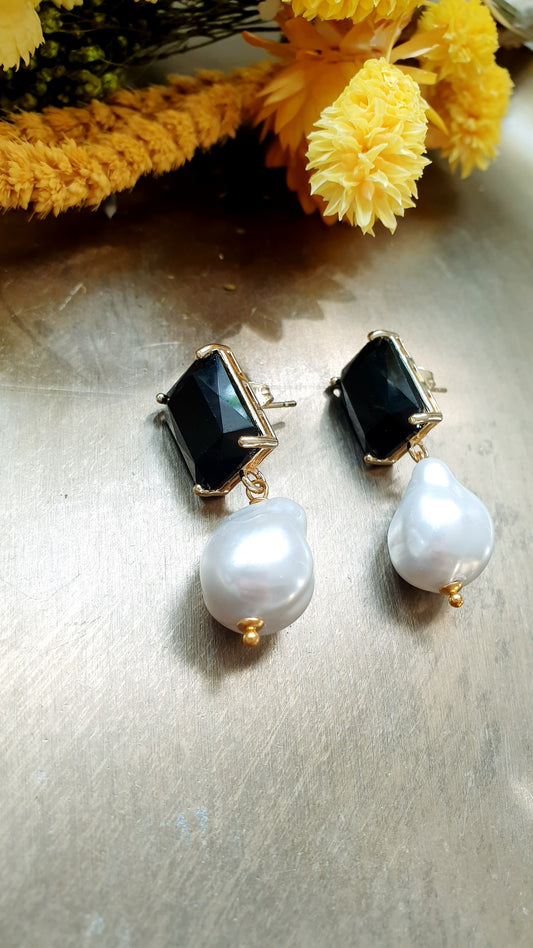 Orecchini in ottone con cristalli e perle