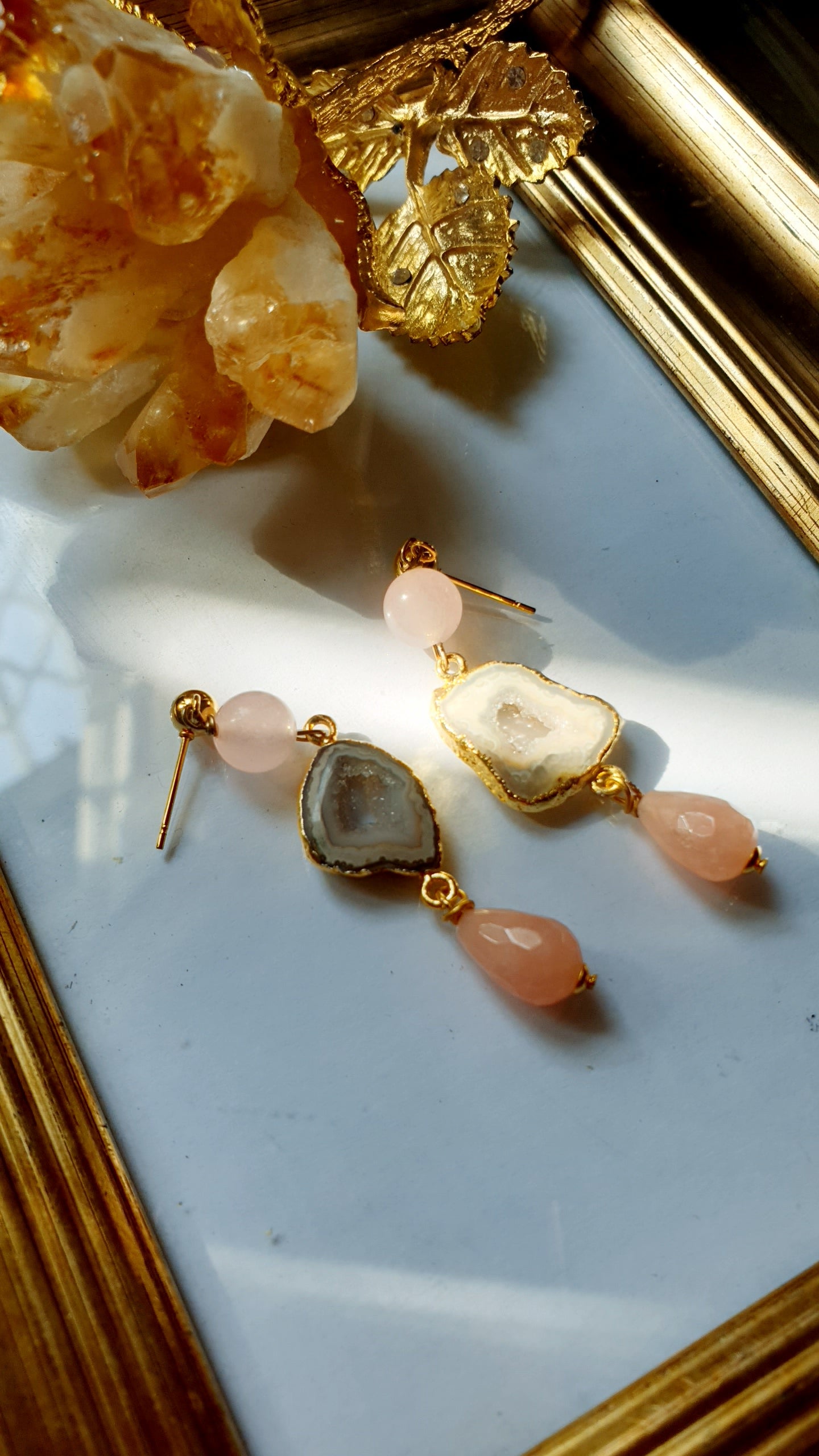 Orecchini in acciaio con druse e quarzo rosa