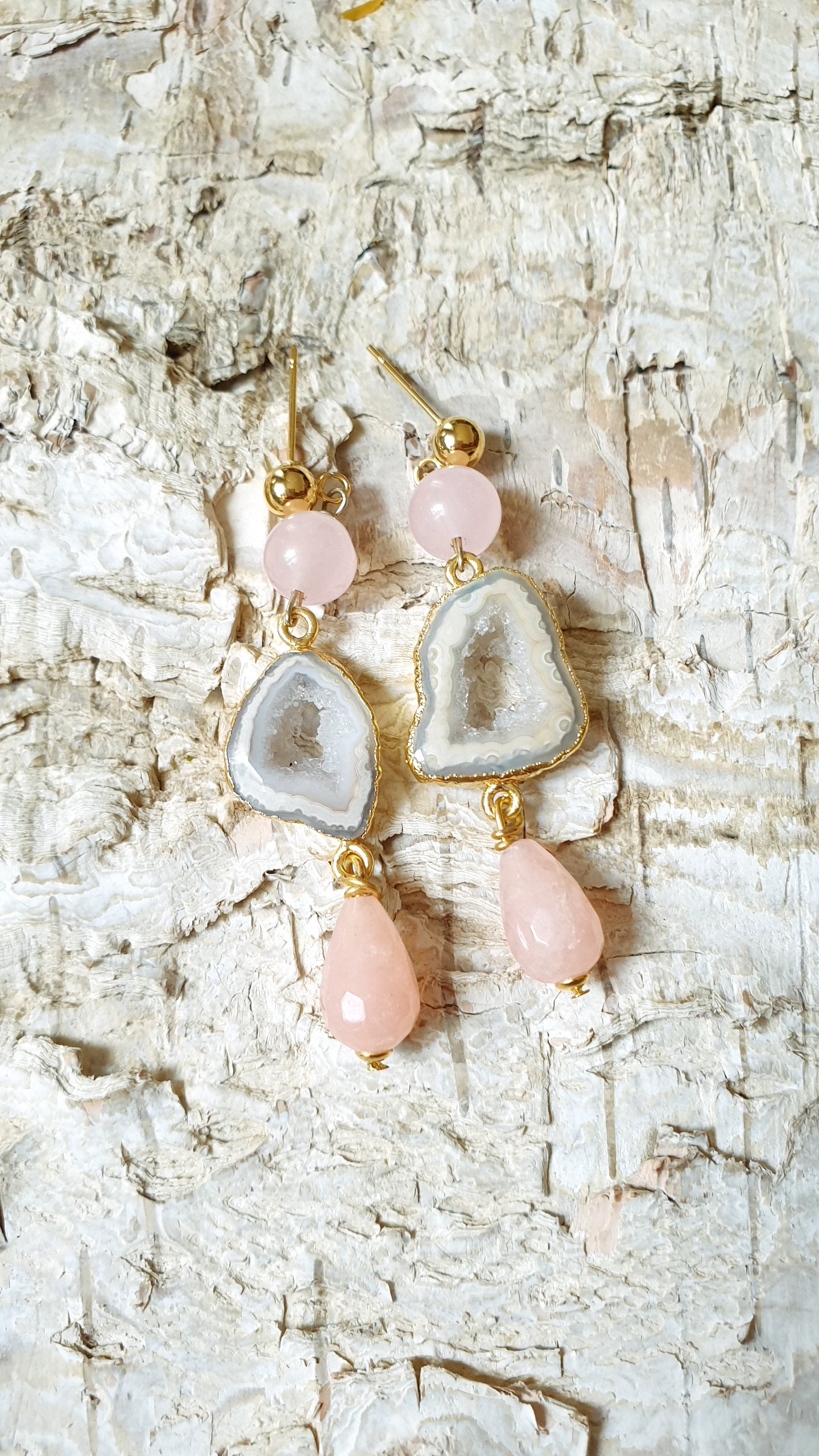 Orecchini in acciaio con druse e quarzo rosa