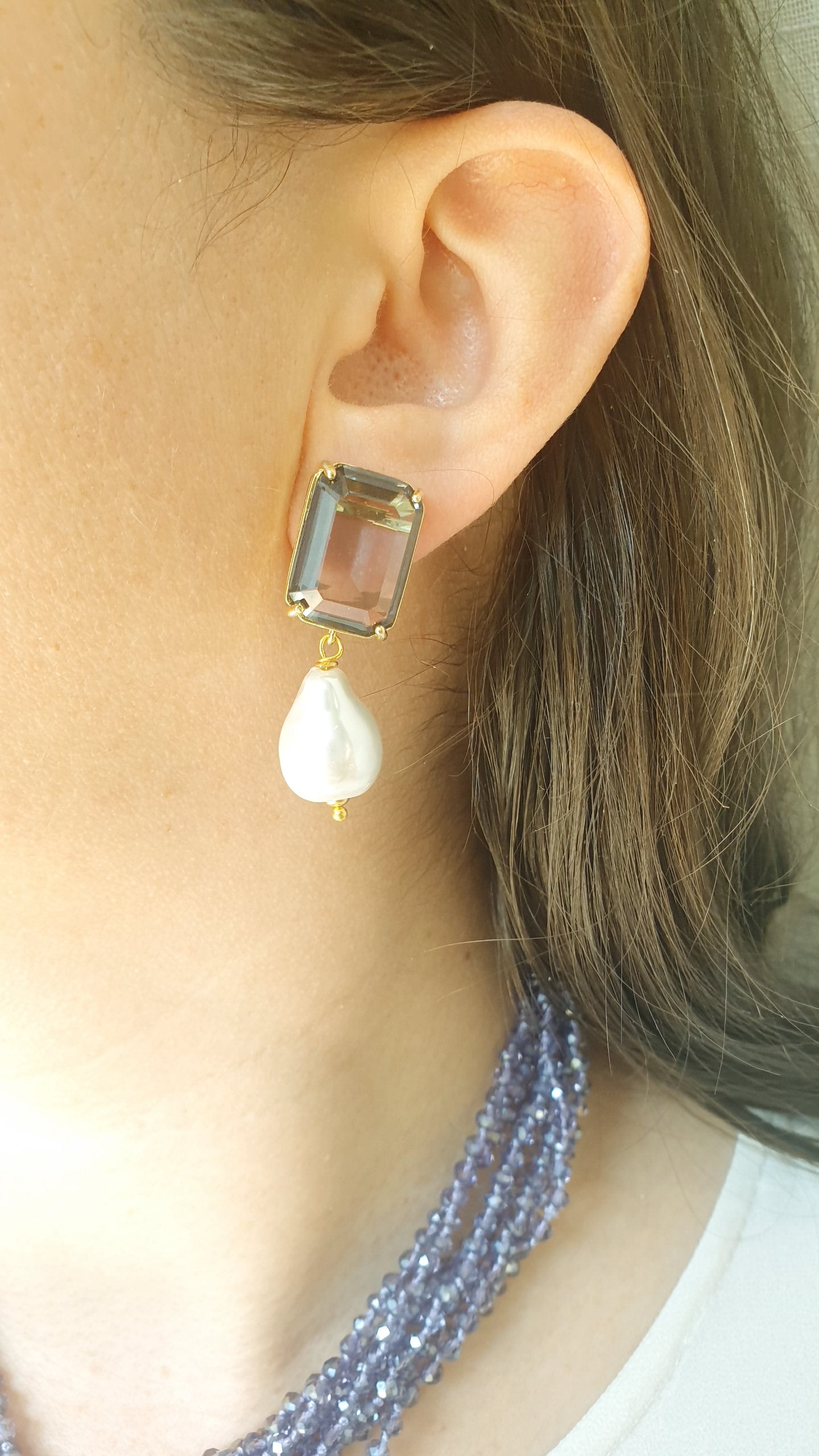 Orecchini in ottone con cristalli e perle
