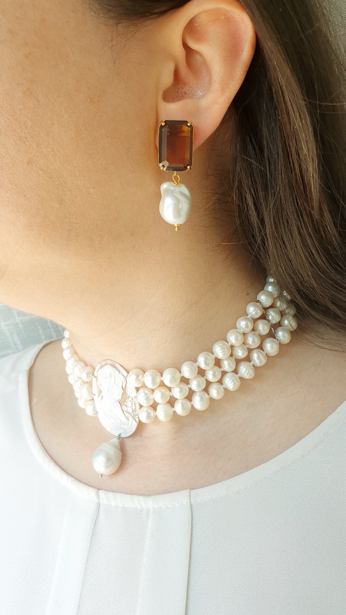 Orecchini in ottone con cristalli e perle