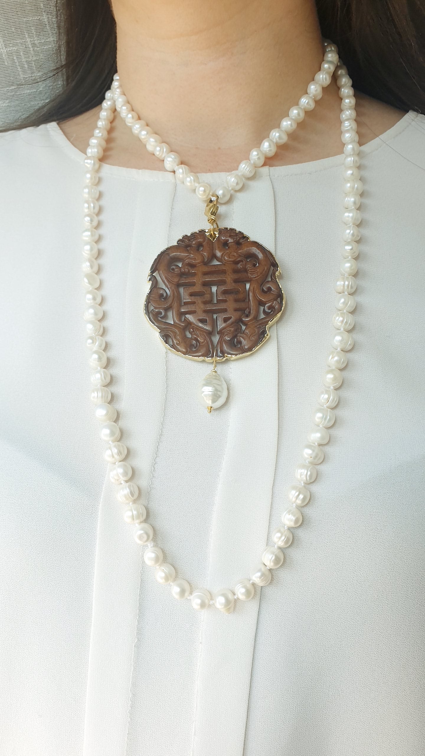 Collana di perle di fiume con ciondolo in giada e perla