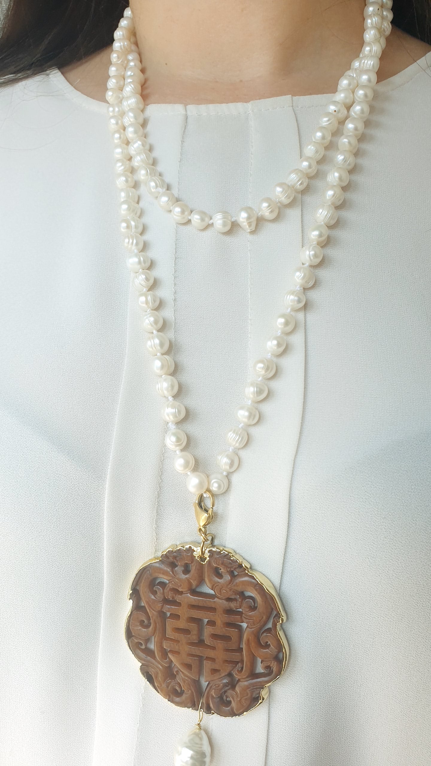 Collana di perle di fiume con ciondolo in giada e perla