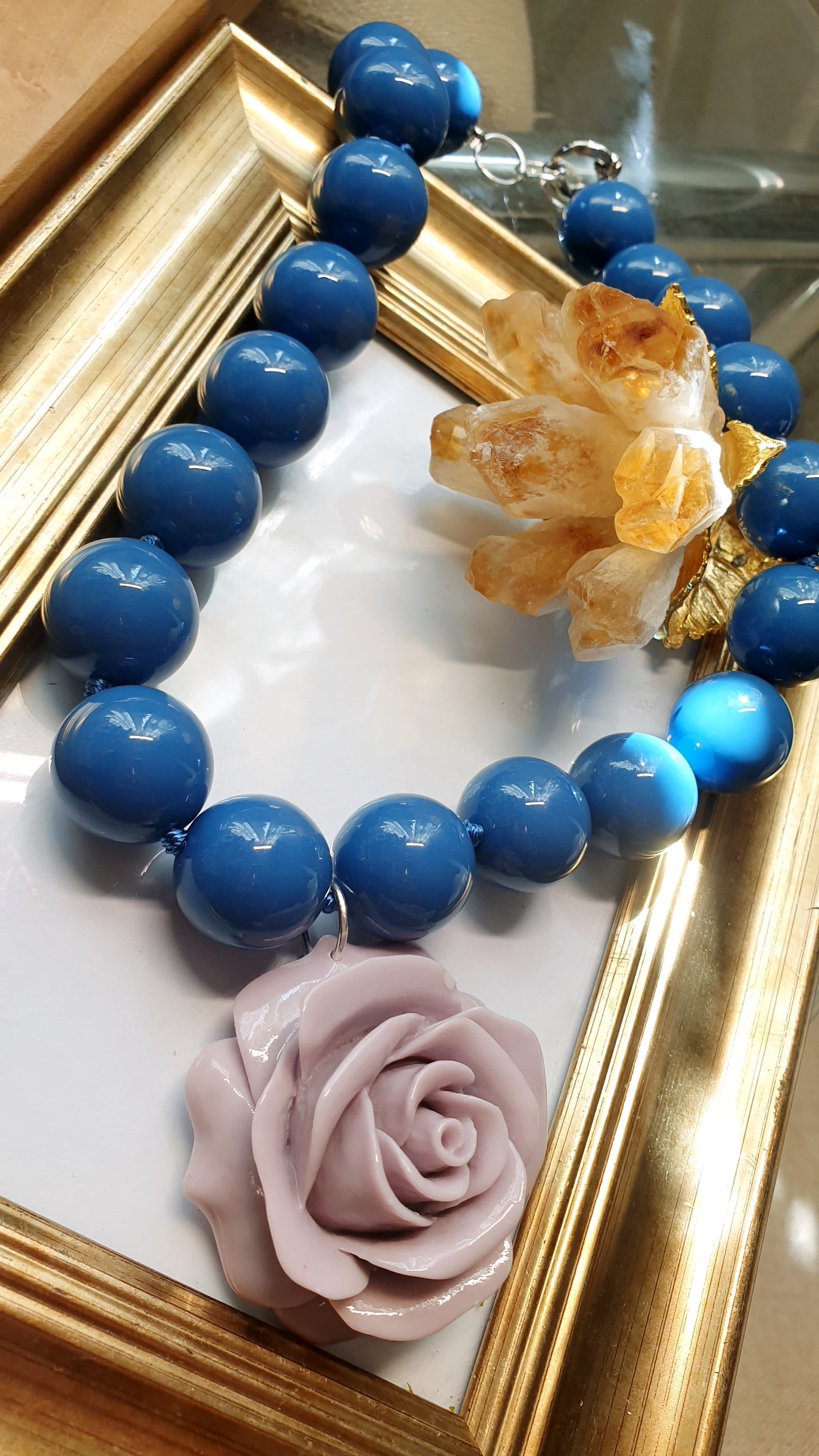 Collana di resina con rosa