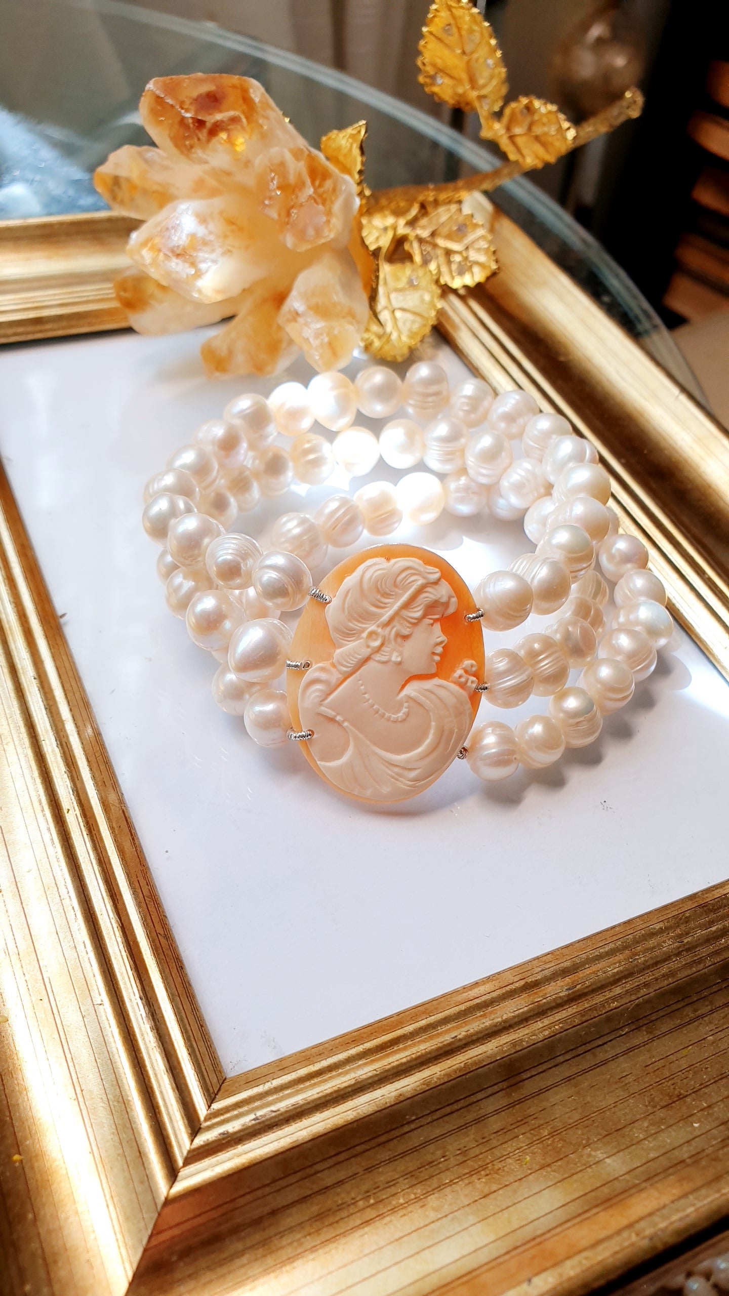Bracciale cammeo e perle di fiume