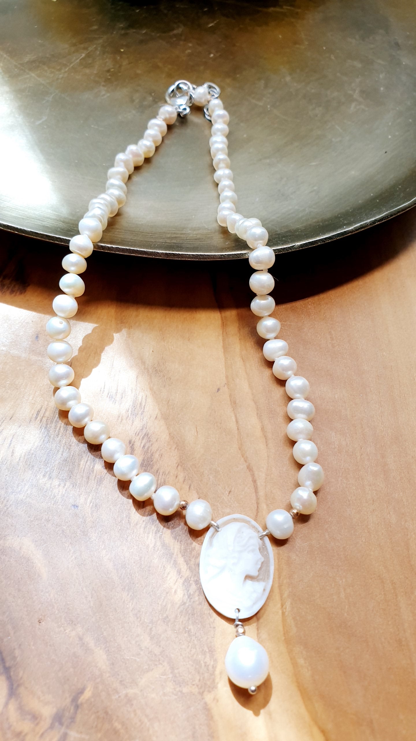 Girocollo in perle di fiume con cammeo originale