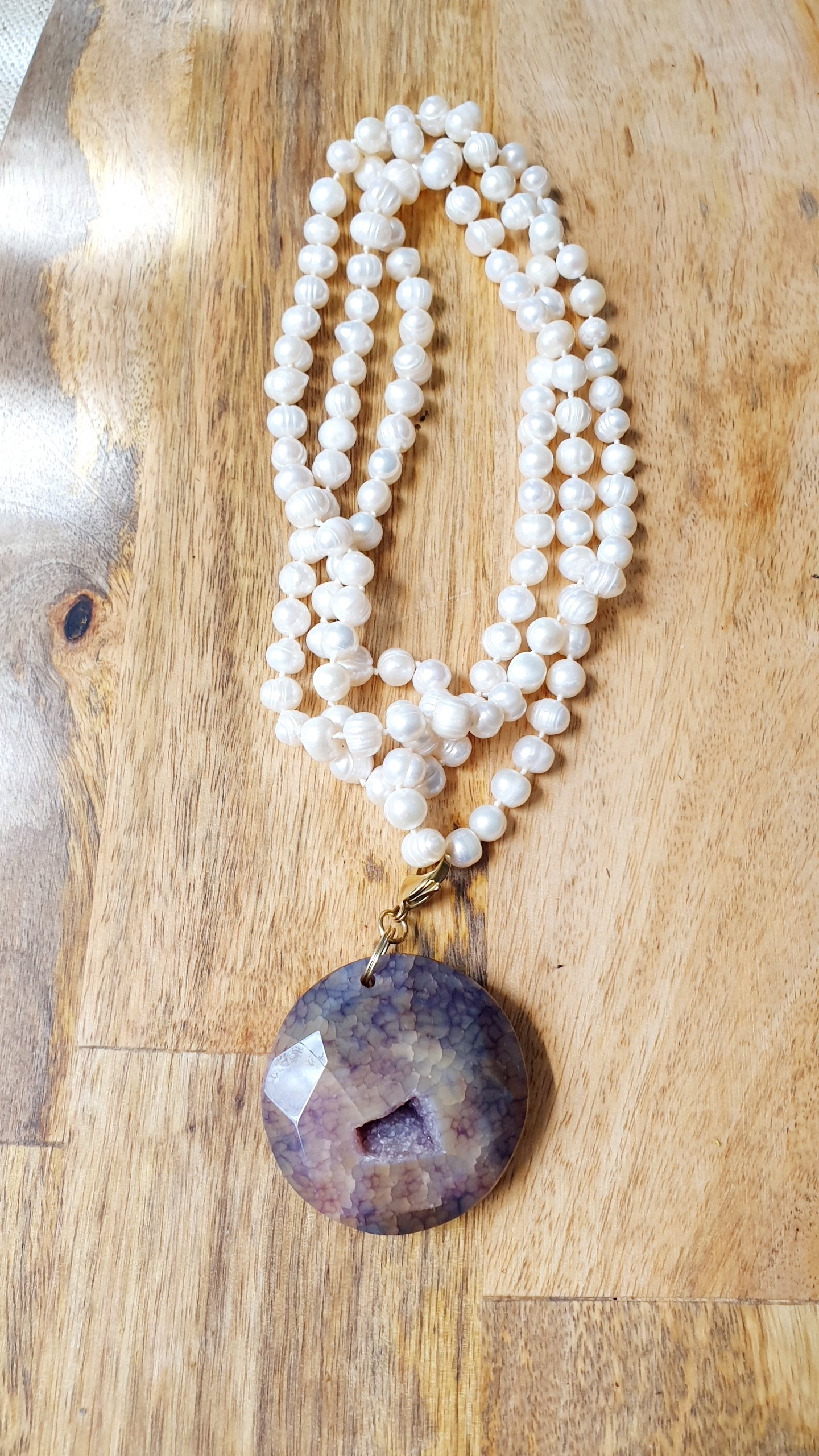 Lunga collana di perle con drusa di agata