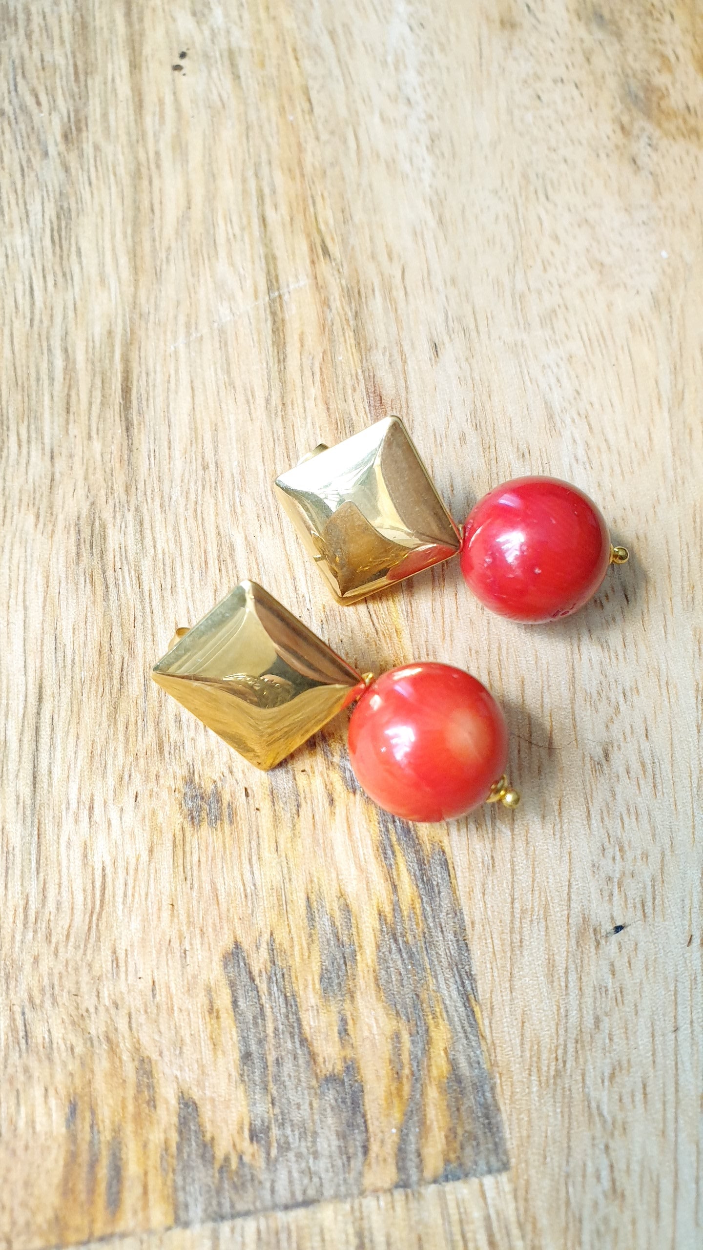 Orecchini in ottone con corallo bamboo