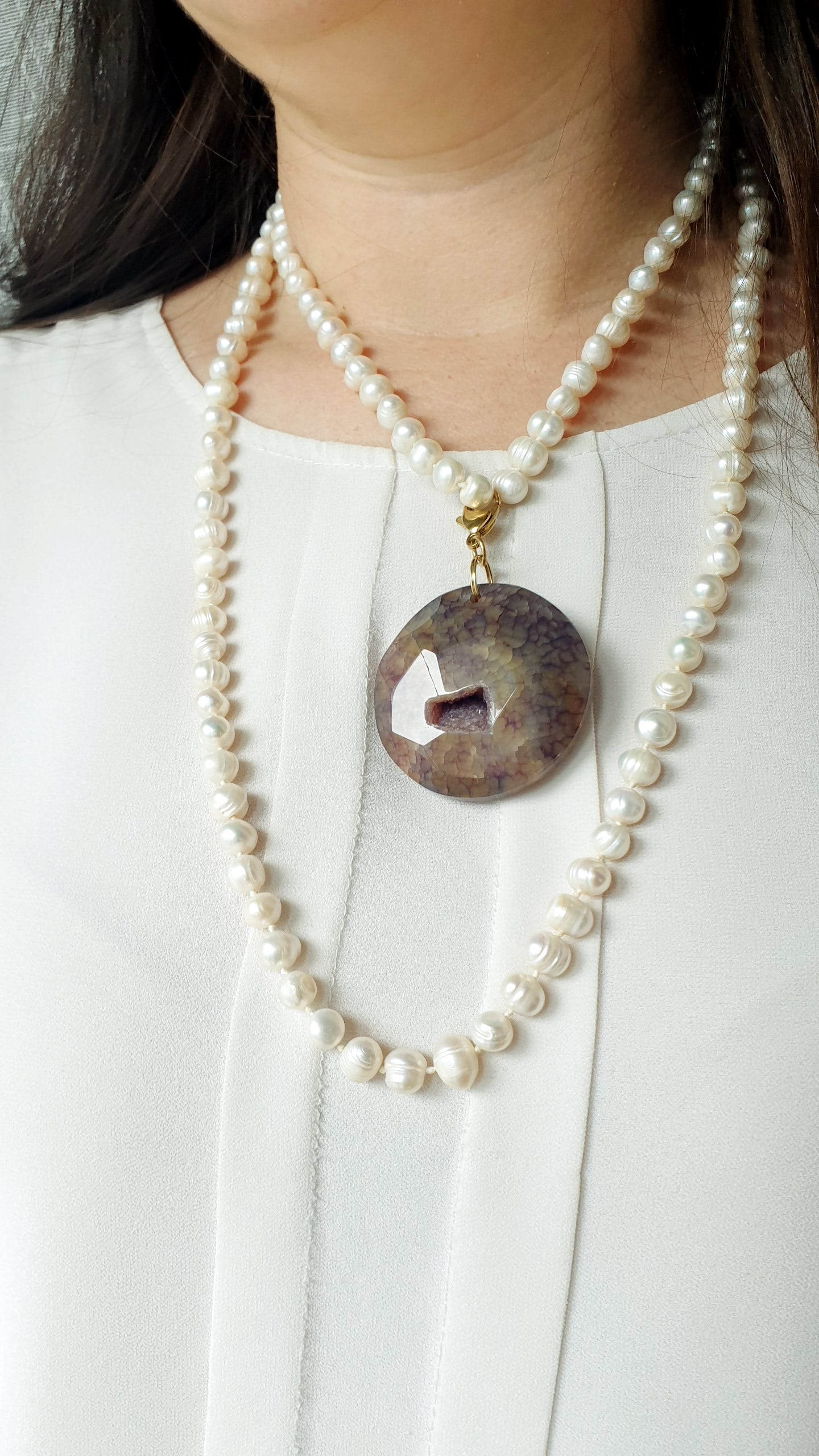 Lunga collana di perle con drusa di agata