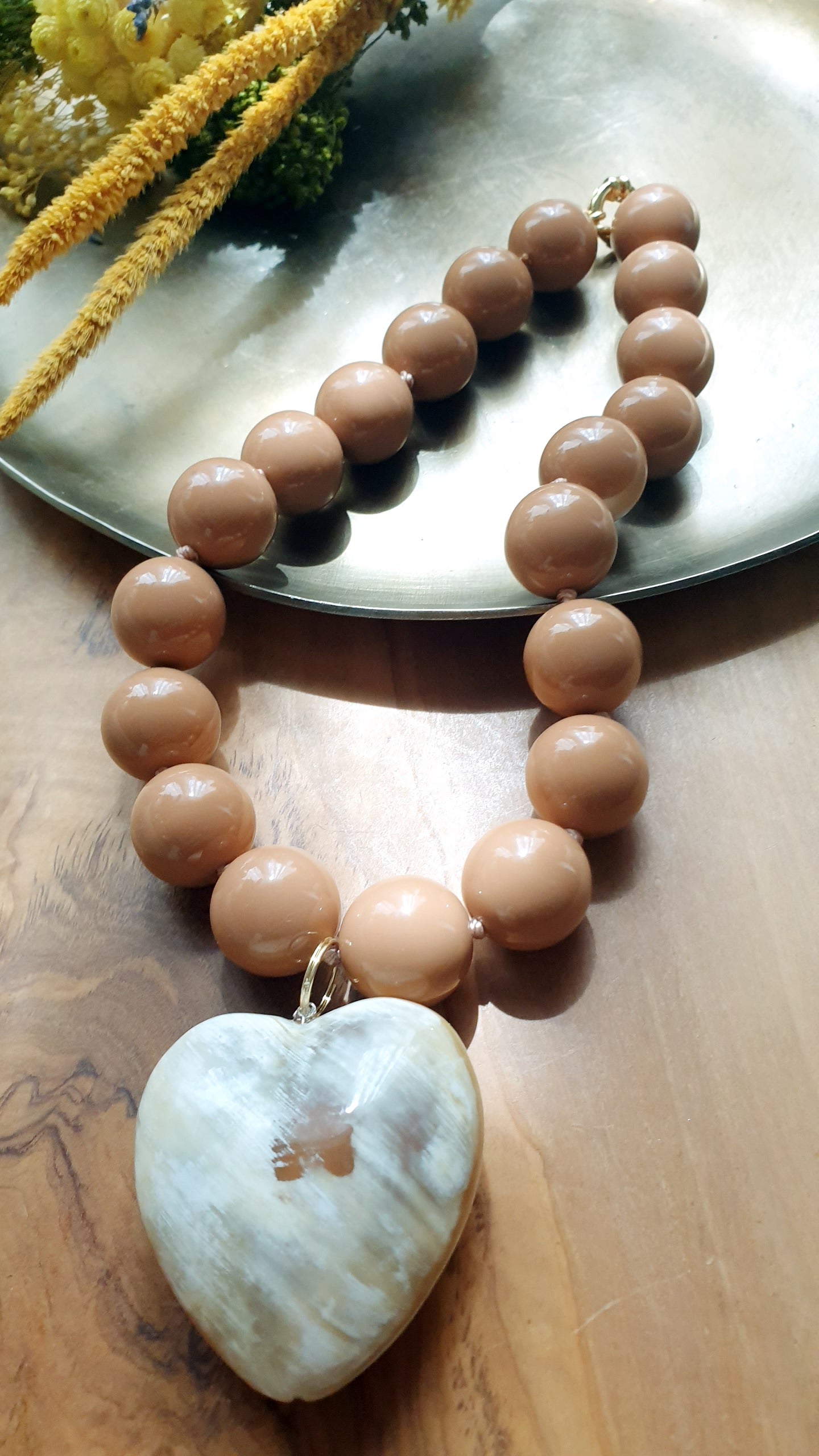 Collana di resina con cuore in corno