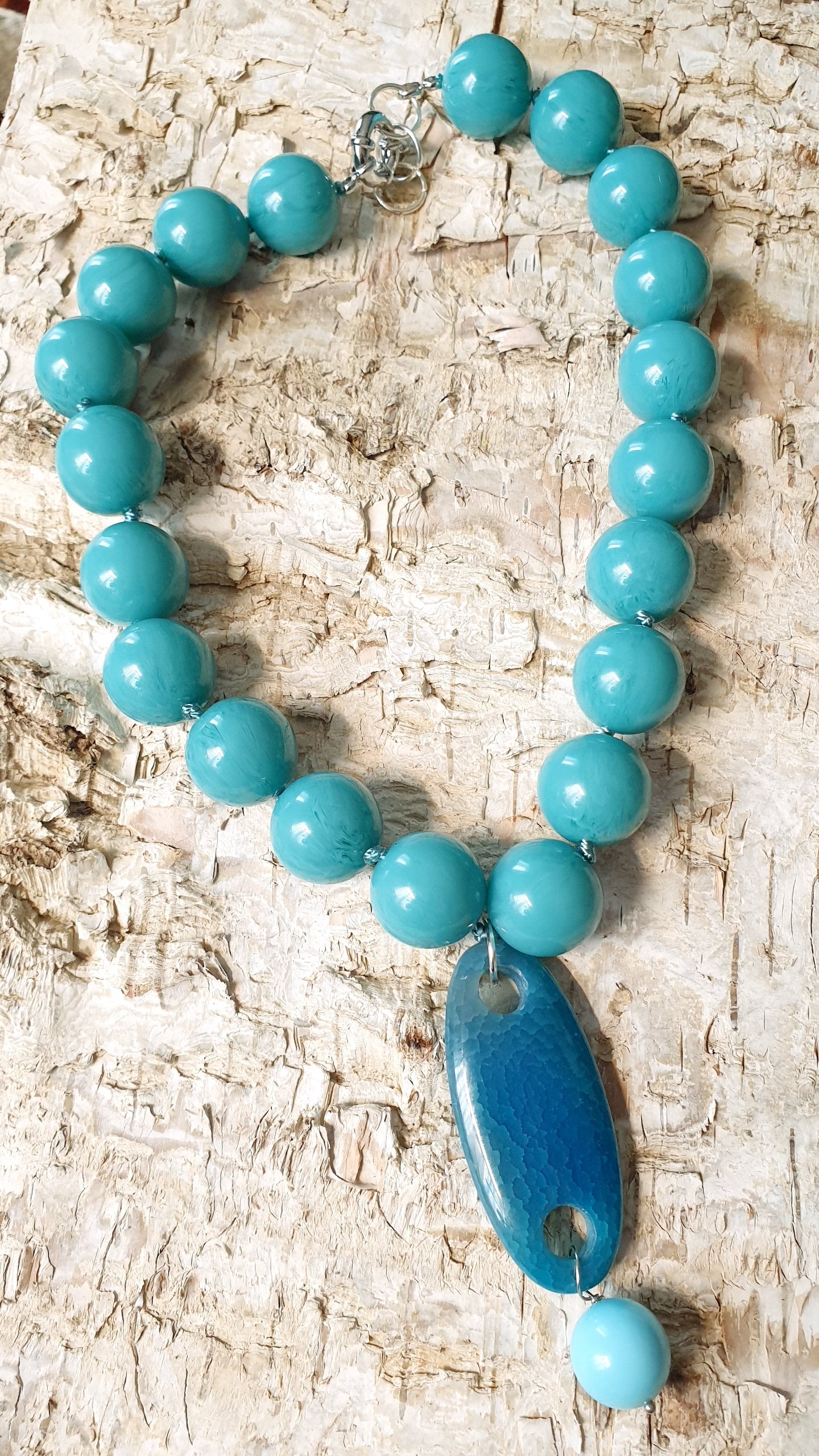 Collana resina con agata e pasta di turchese