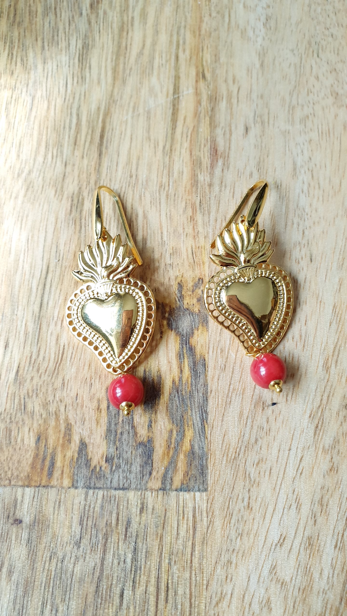 Orecchini cuore sacro e corallo