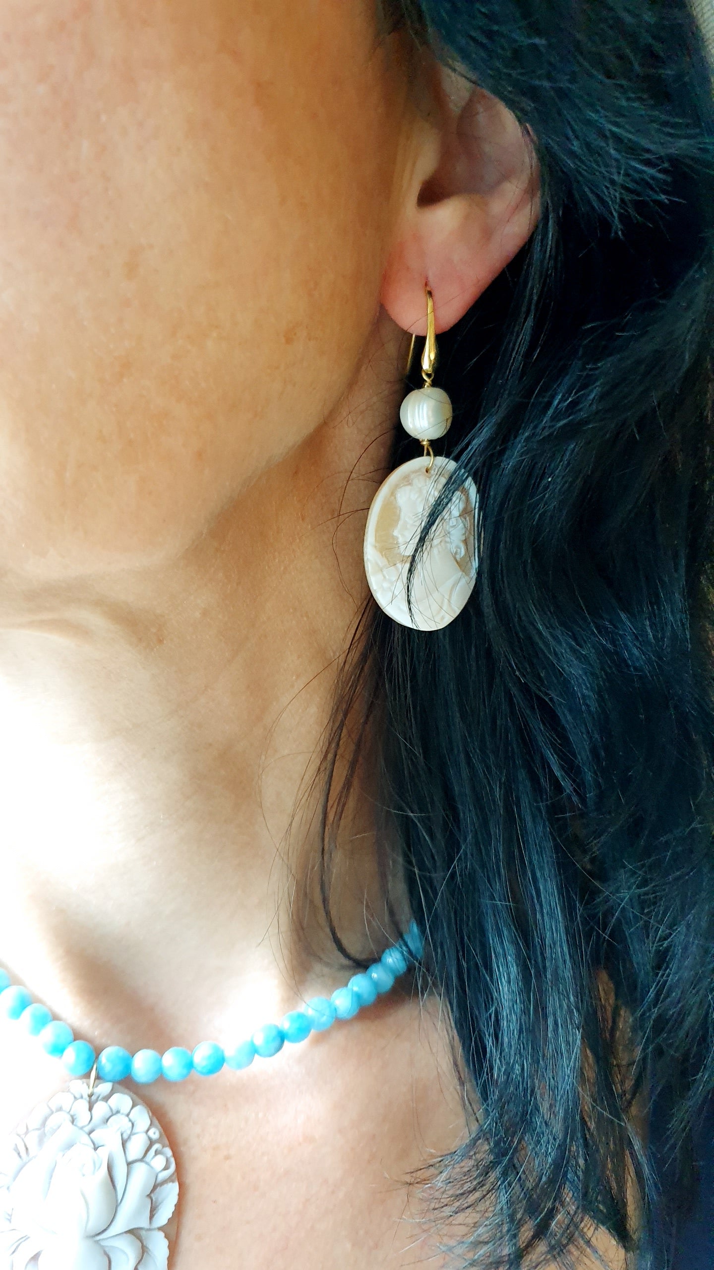 Orecchini in argento con cammei e perle