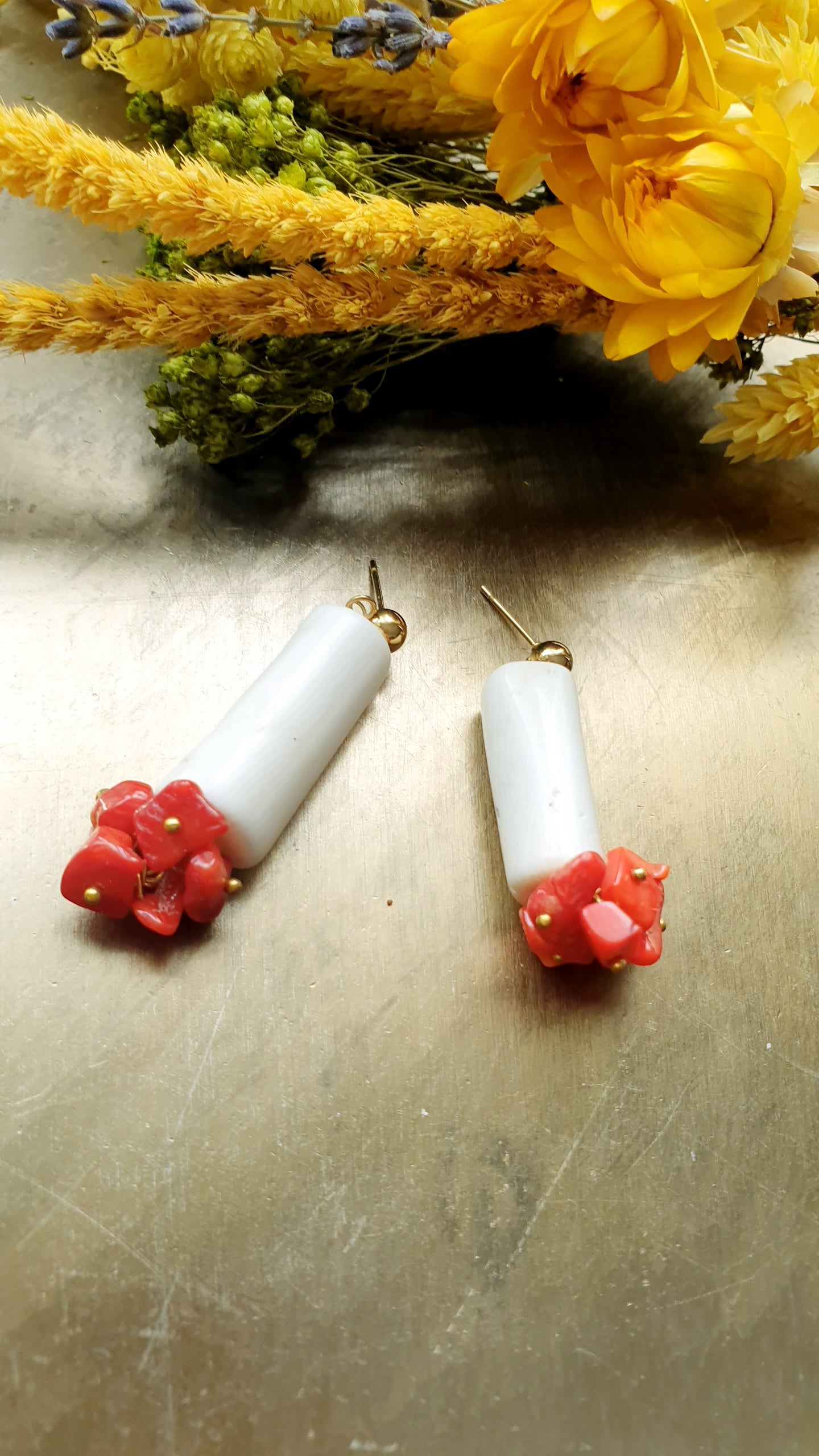 Orecchini in acciaio con corallo bamboo