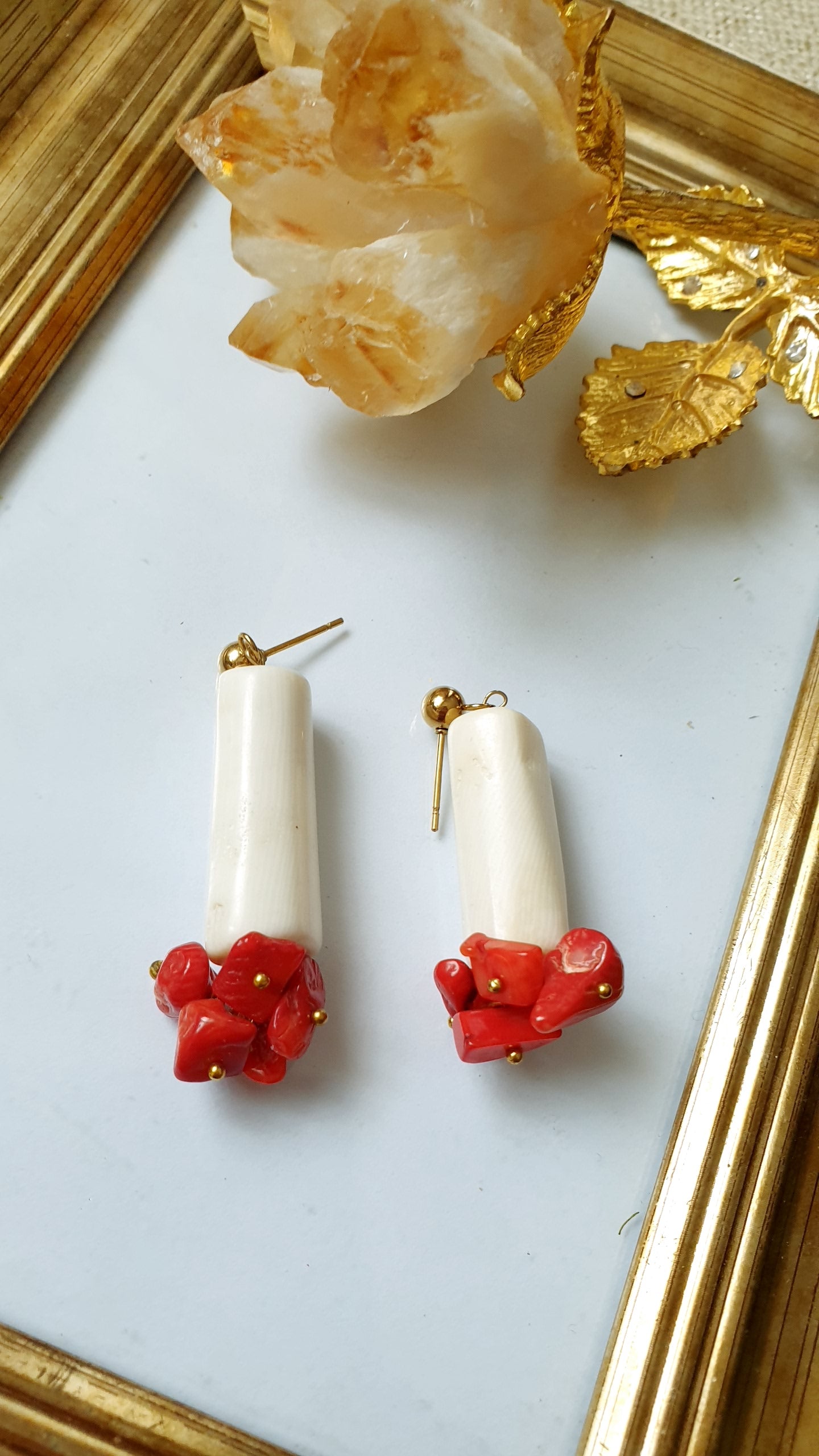 Orecchini in acciaio con corallo bamboo