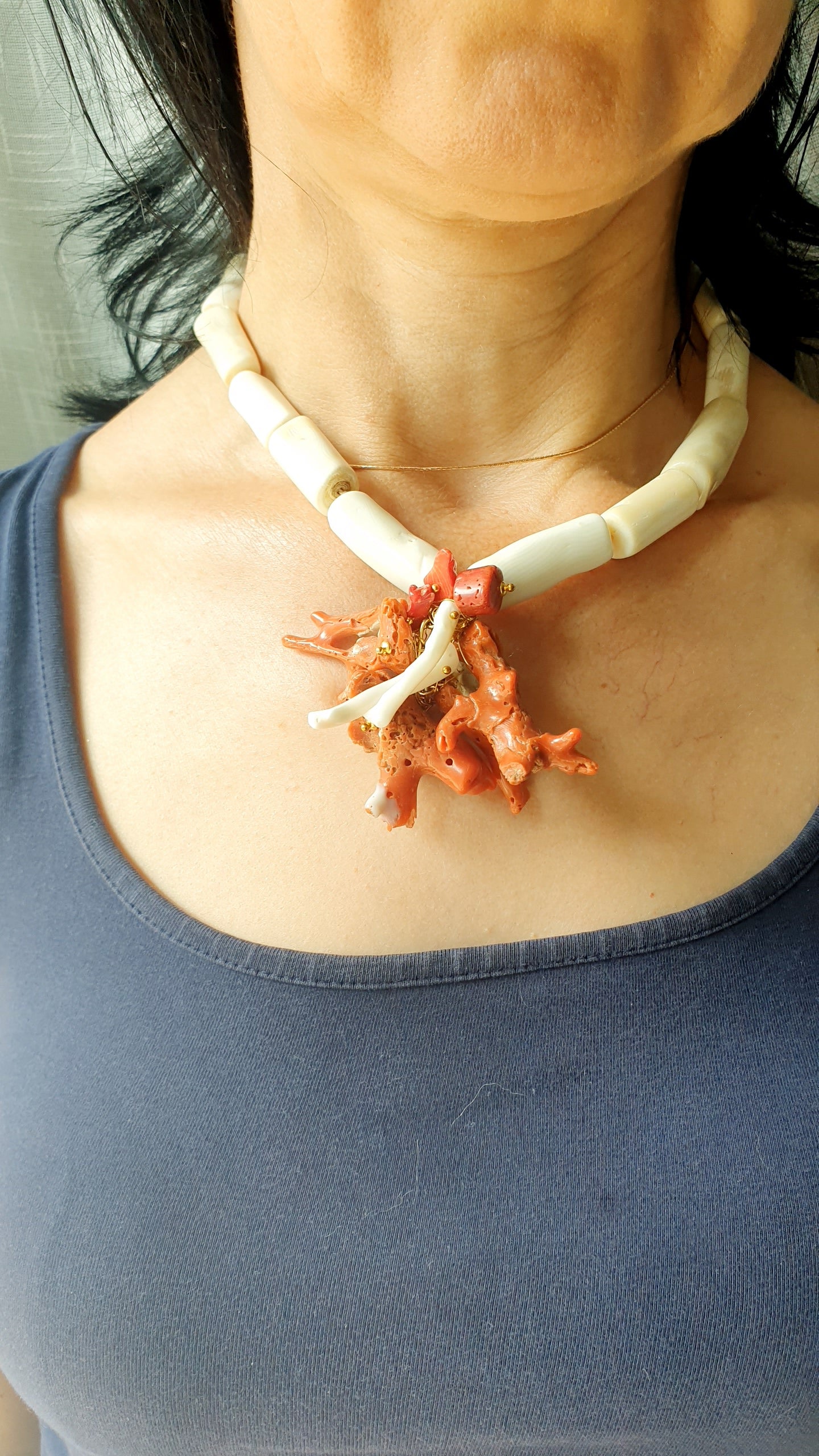 Bellissimo girocollo in corallo bamboo e rami di corallo Italiano.
