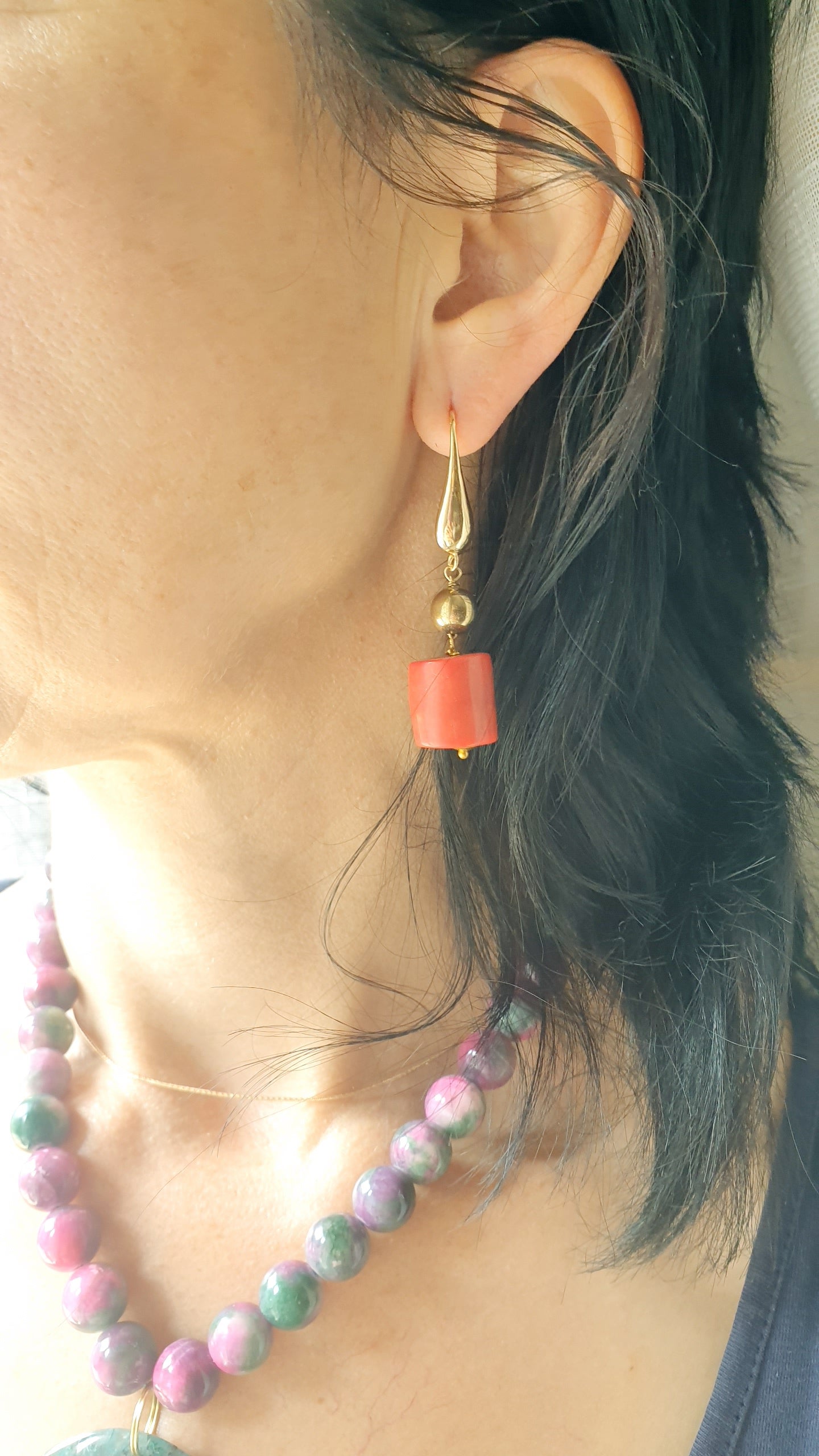 Orecchini in acciaio con corallo bamboo