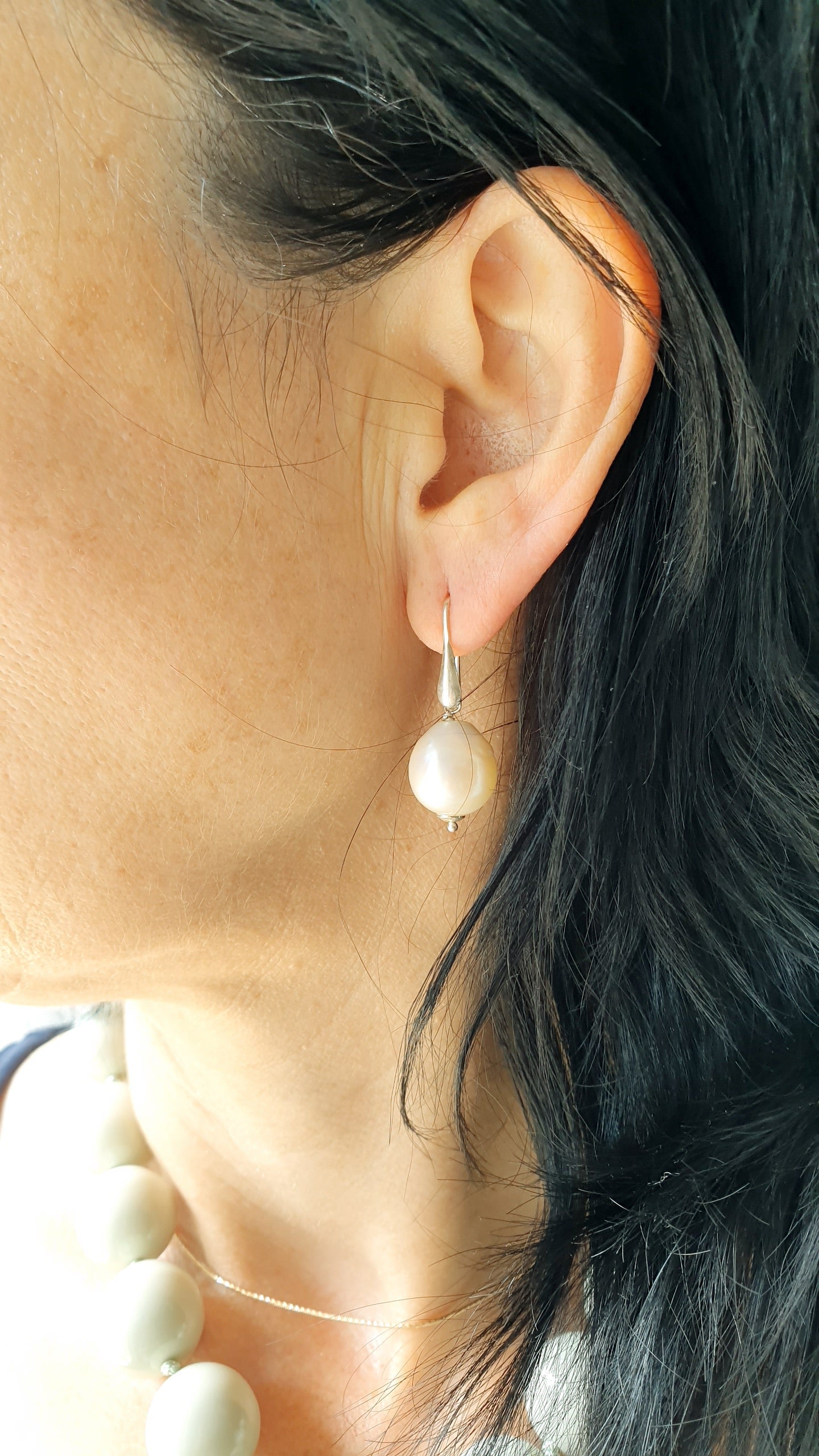 Orecchini in argento con perla barocca