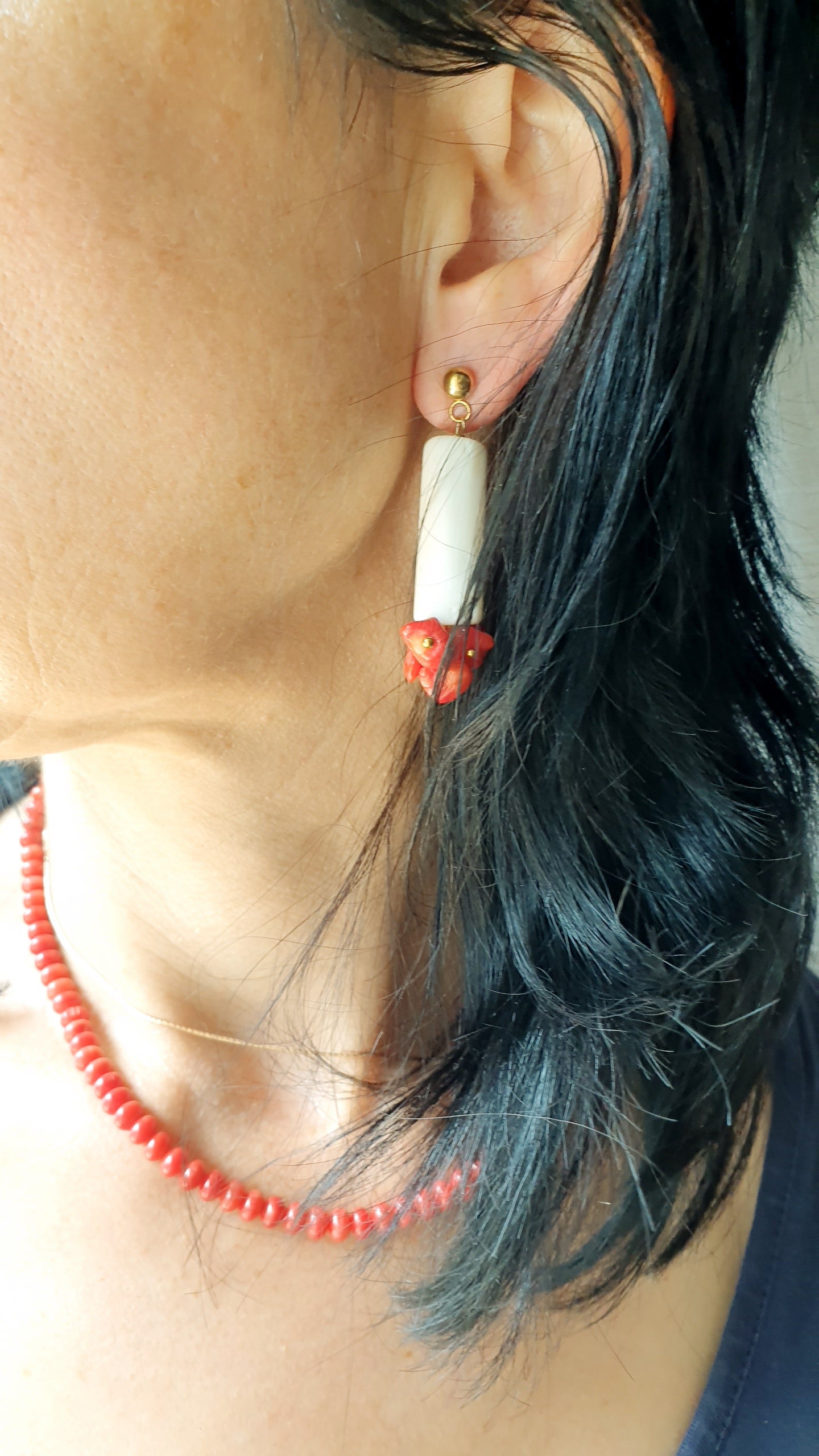 Orecchini in acciaio con corallo bamboo