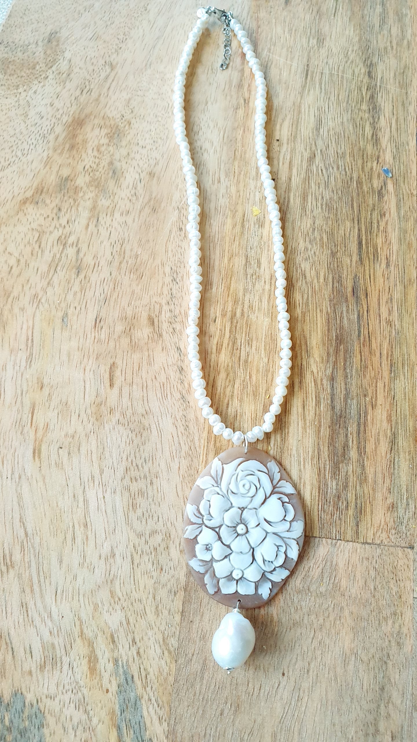 Girocollo in argento e perle con cammeo originale