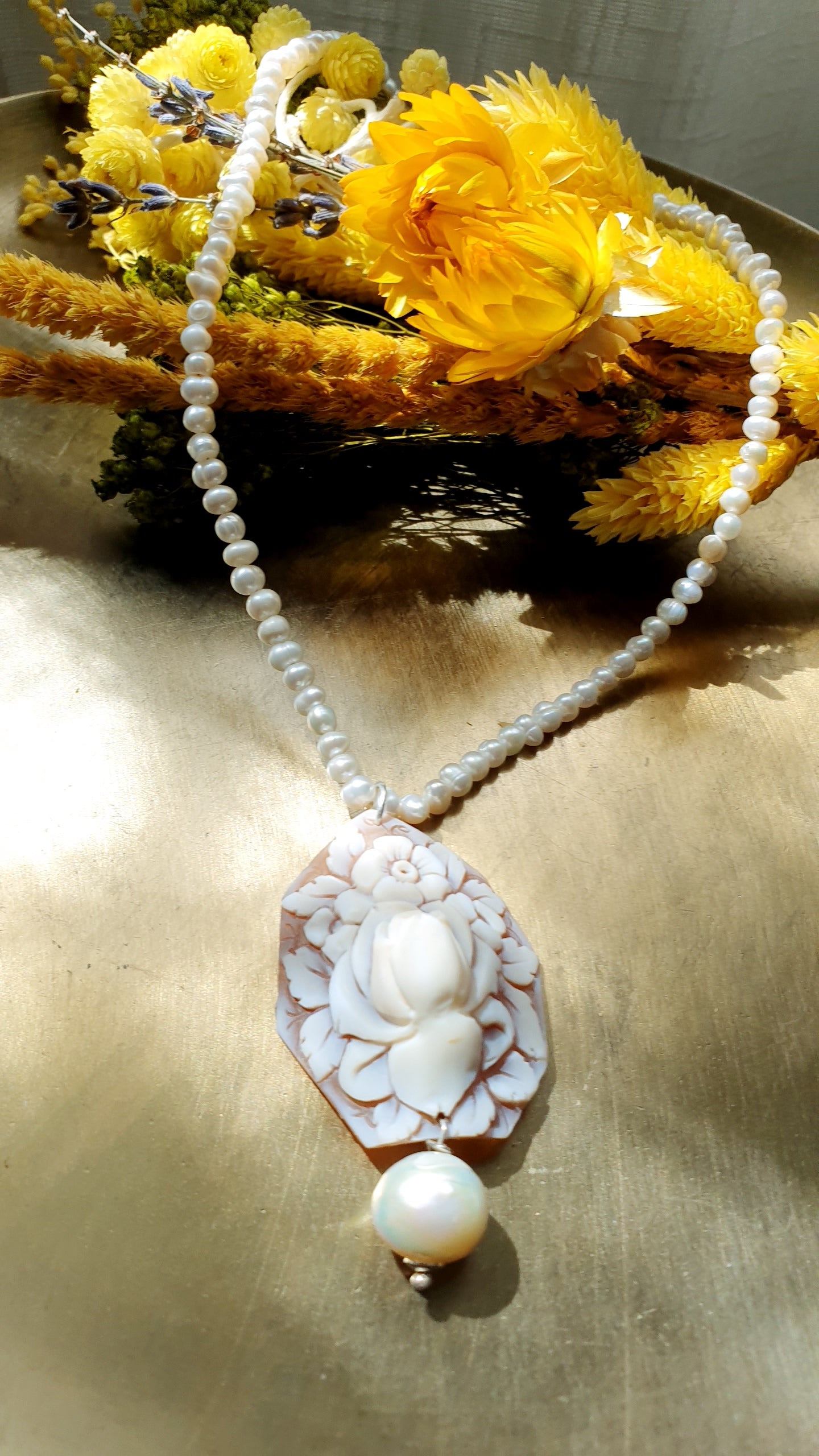 Bellissimo girocollo di perle con cammeo