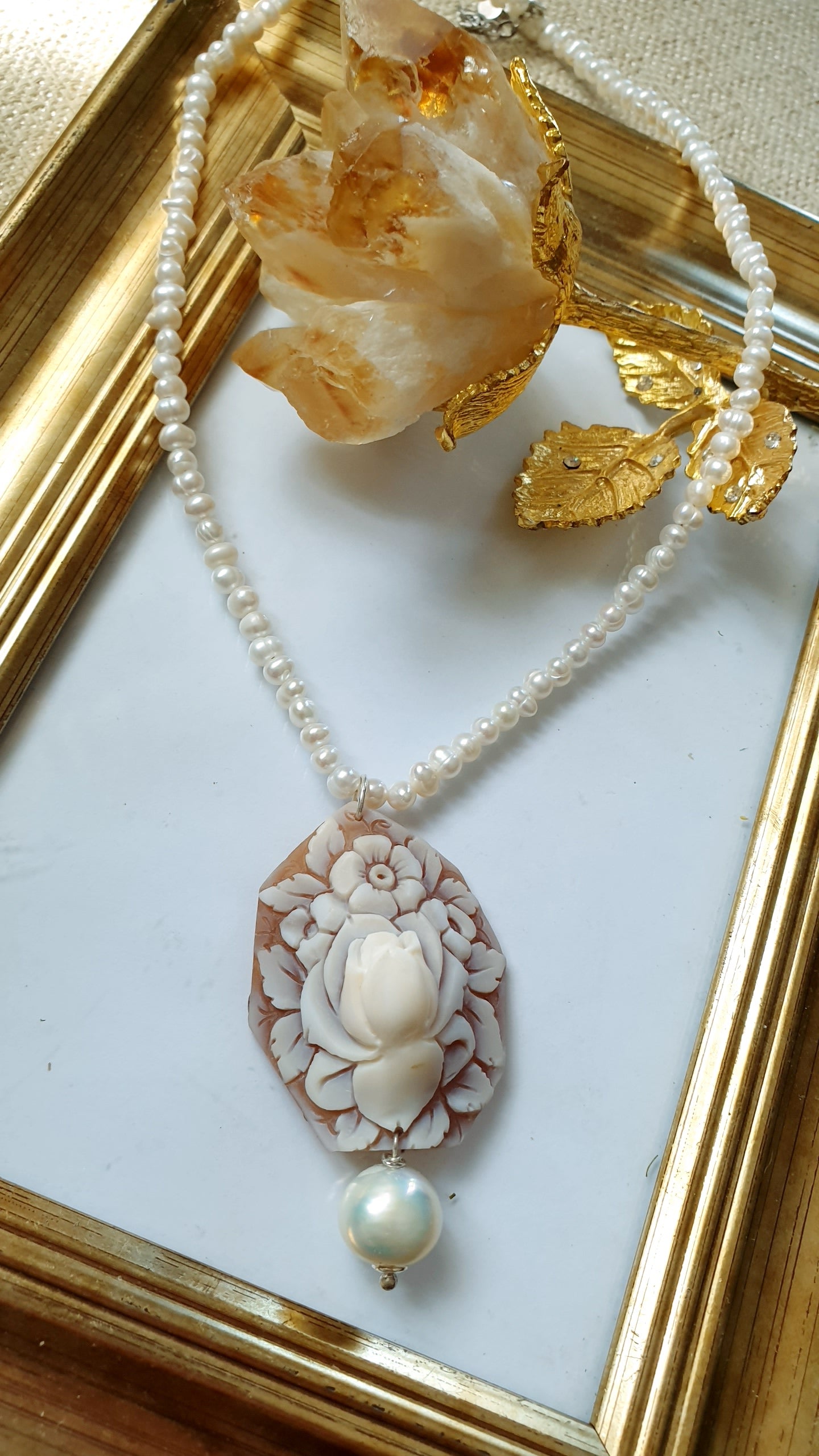 Bellissimo girocollo di perle con cammeo