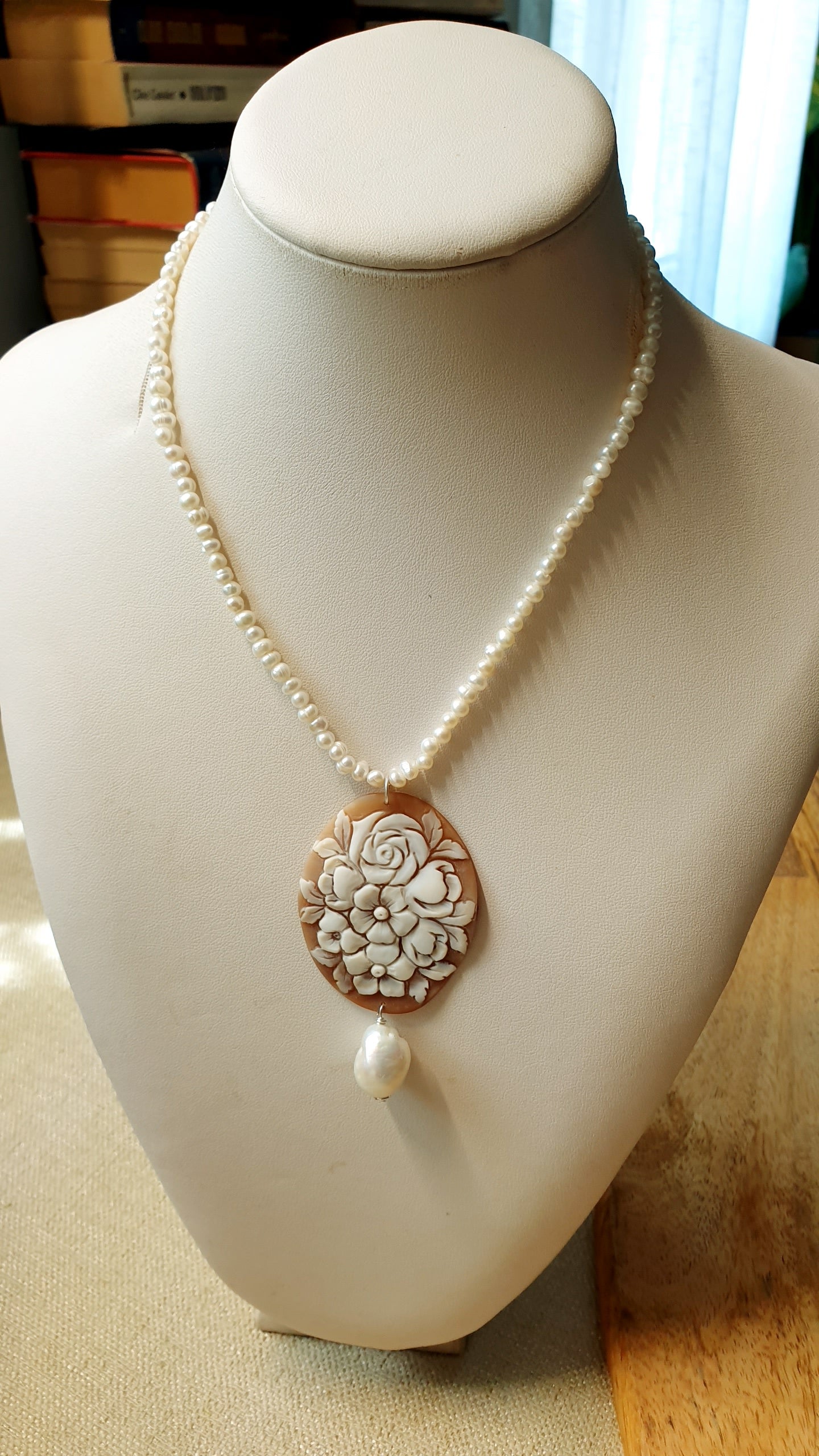 Girocollo in argento e perle con cammeo originale