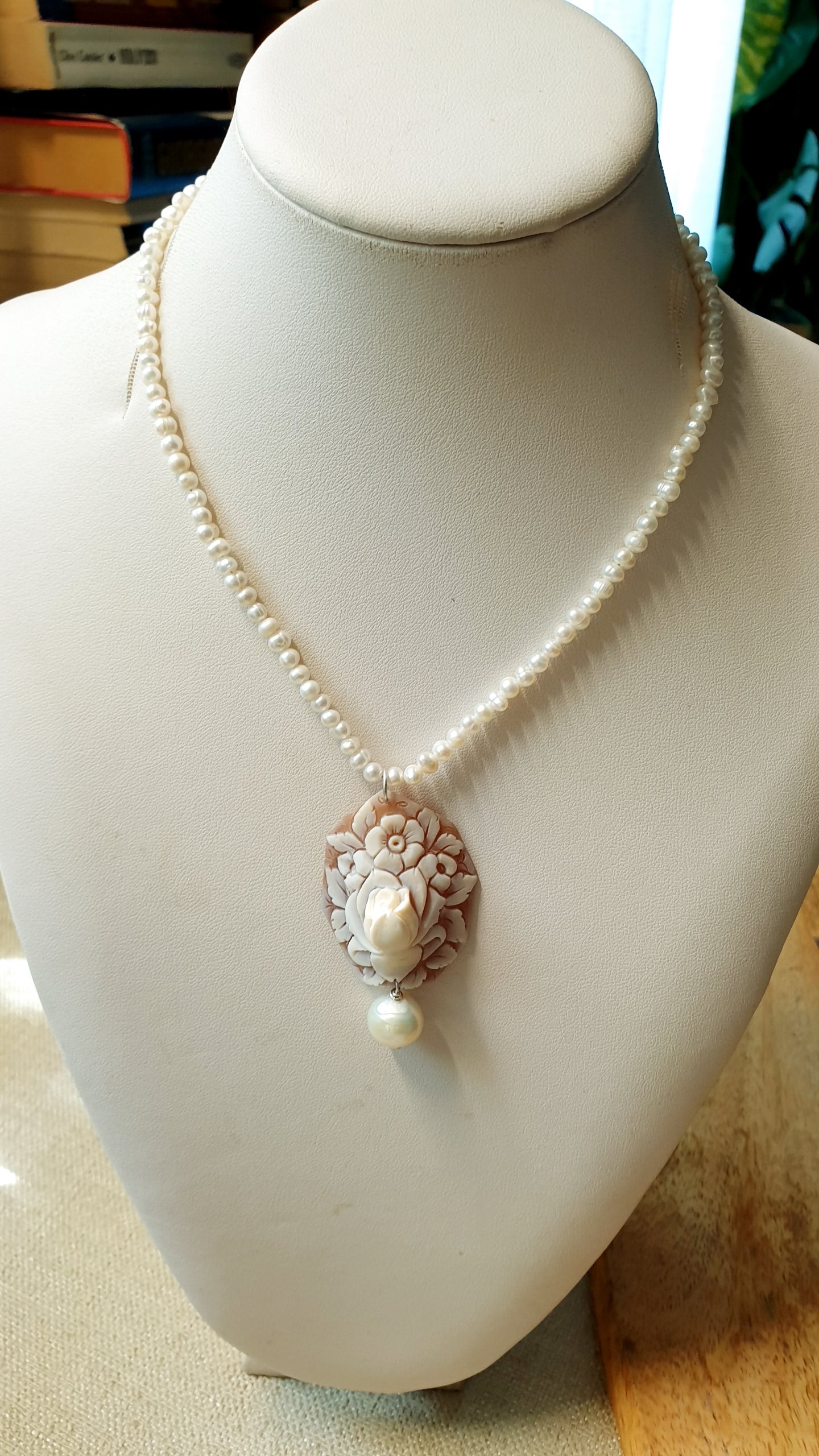 Bellissimo girocollo di perle con cammeo