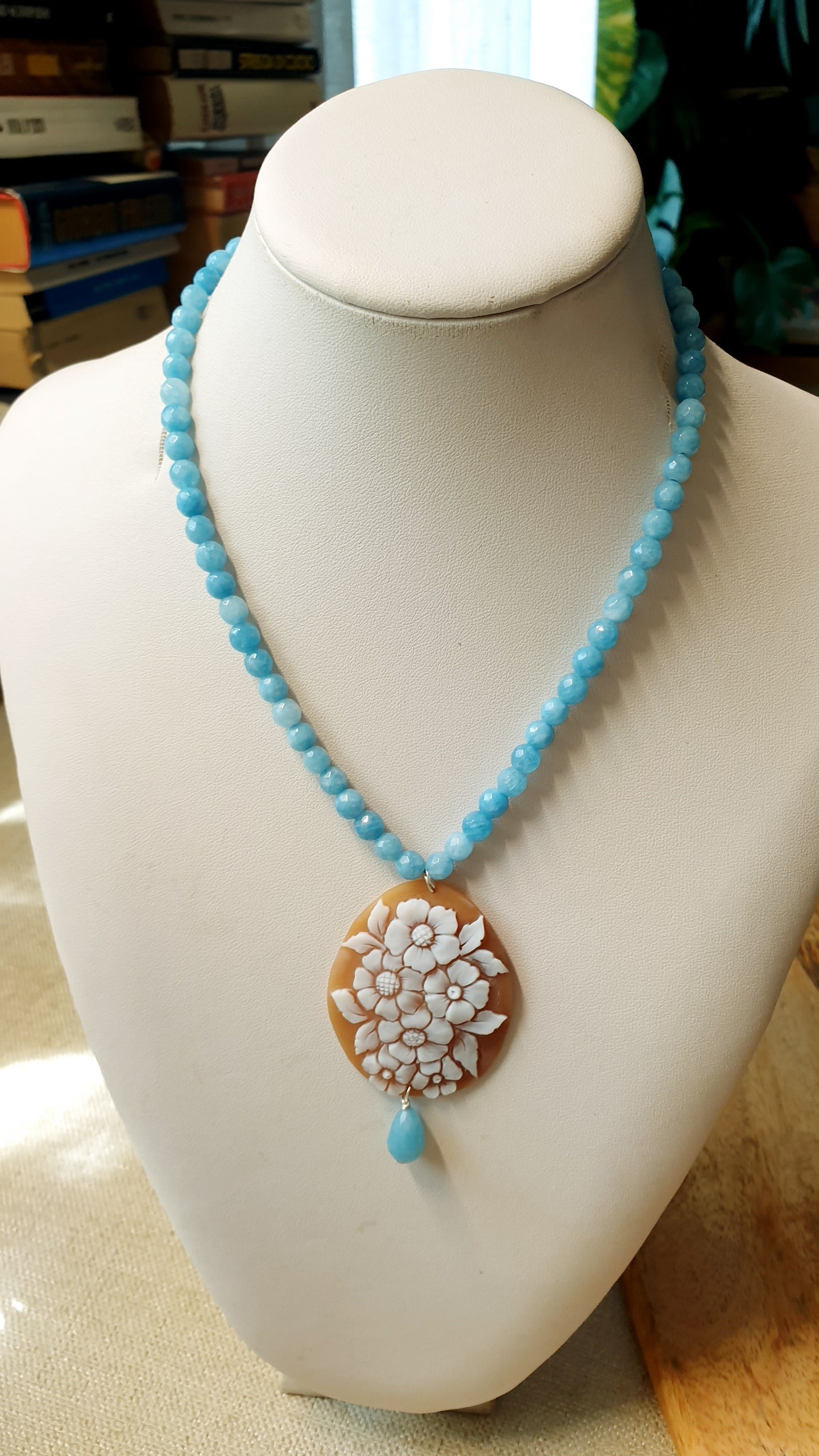 Girocollo in quarzo azzurro con cammeo originale