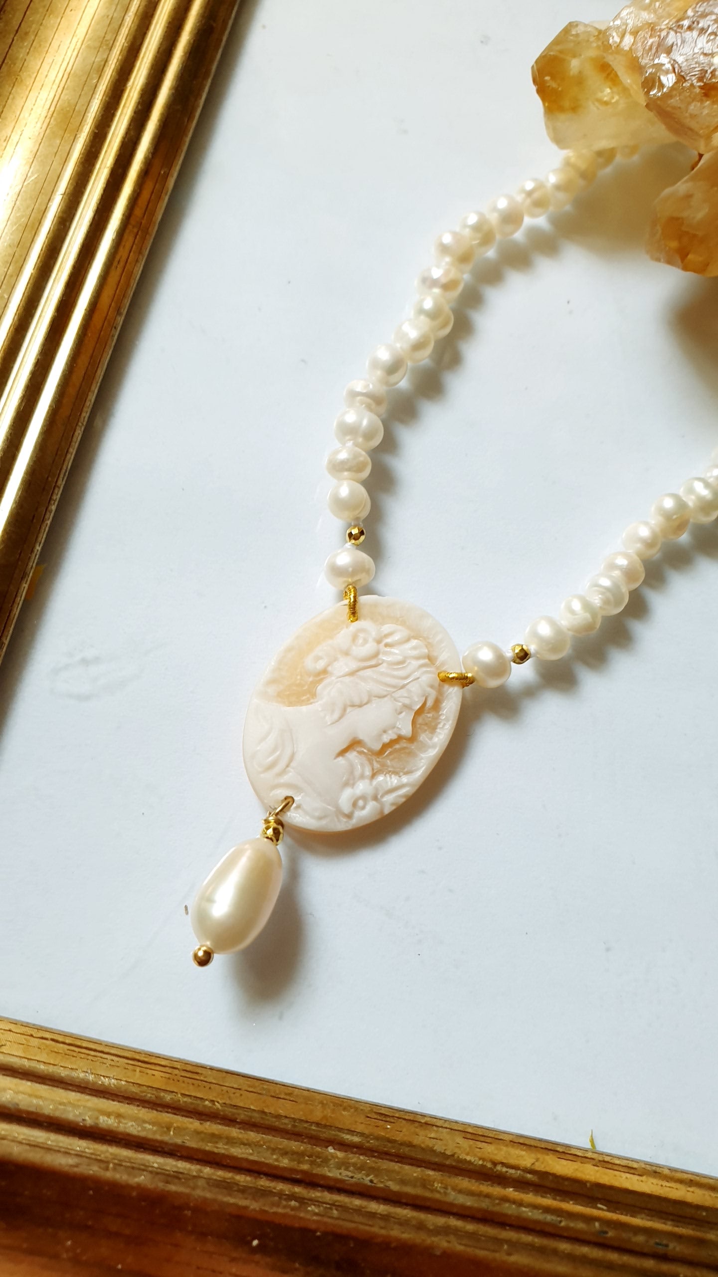 Girocollo in perle di fiume con cammeo originale