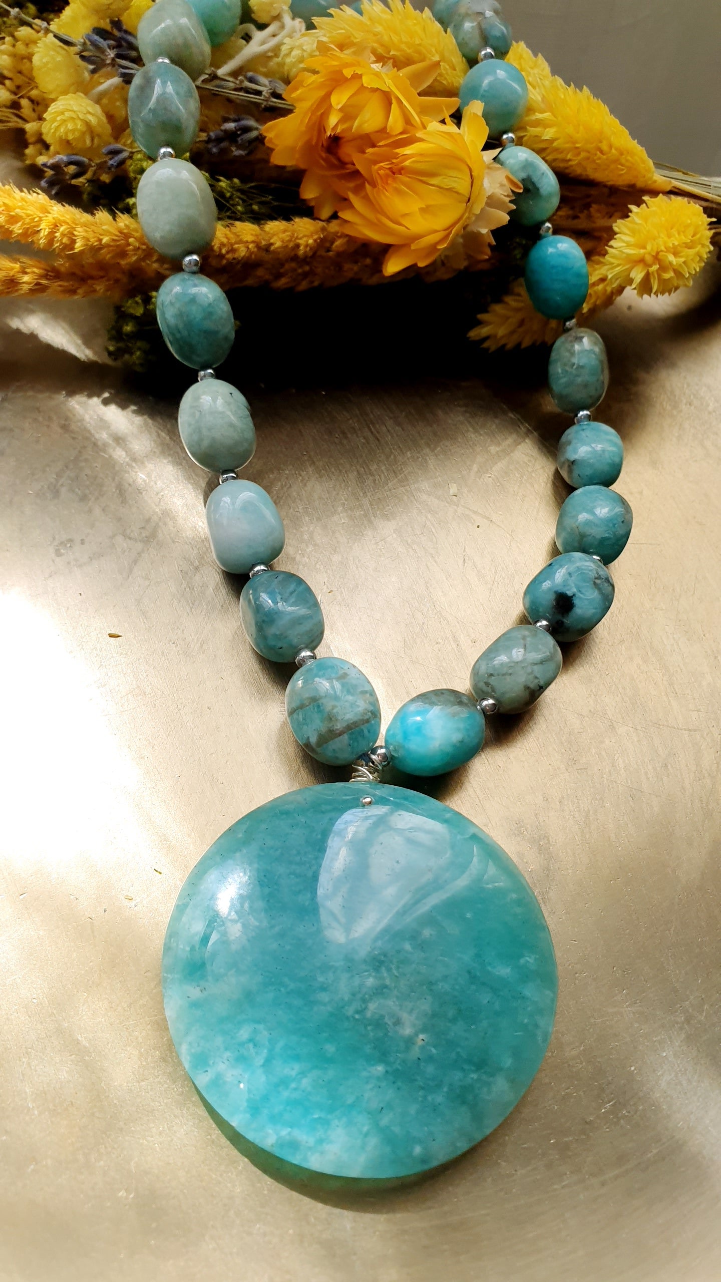 Girocollo in amazonite con grande centrale
