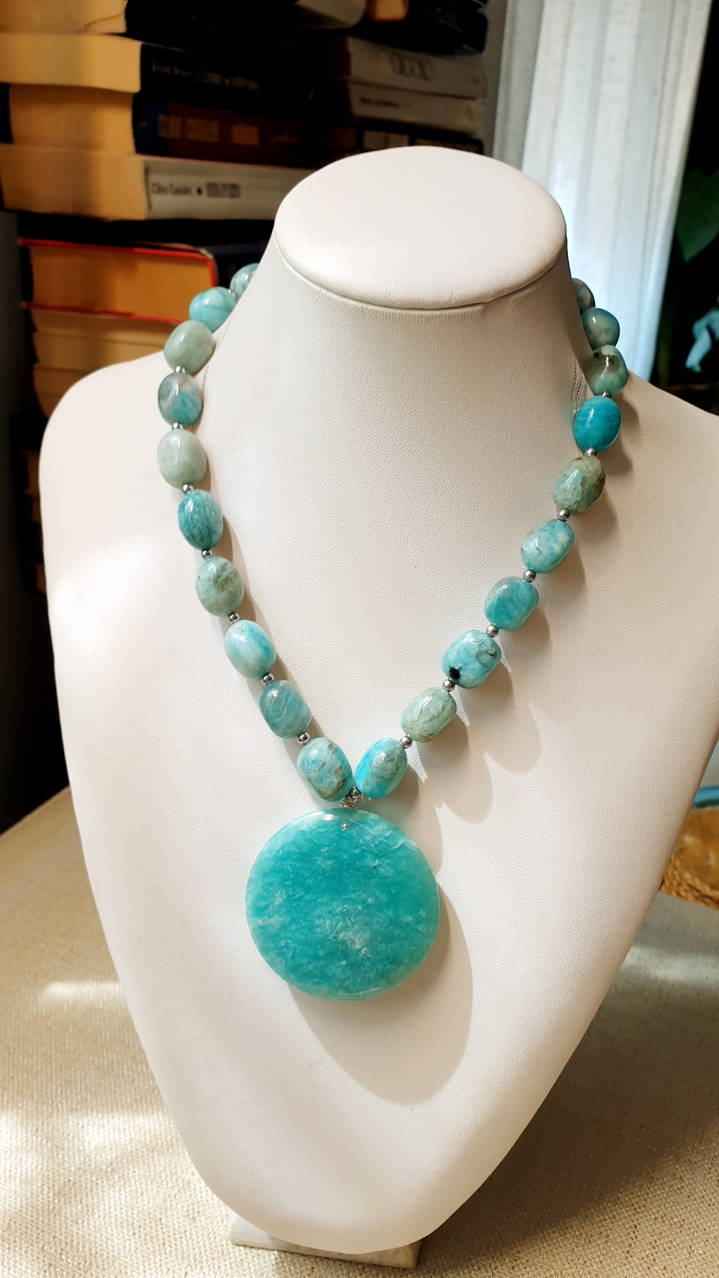 Girocollo in amazonite con grande centrale