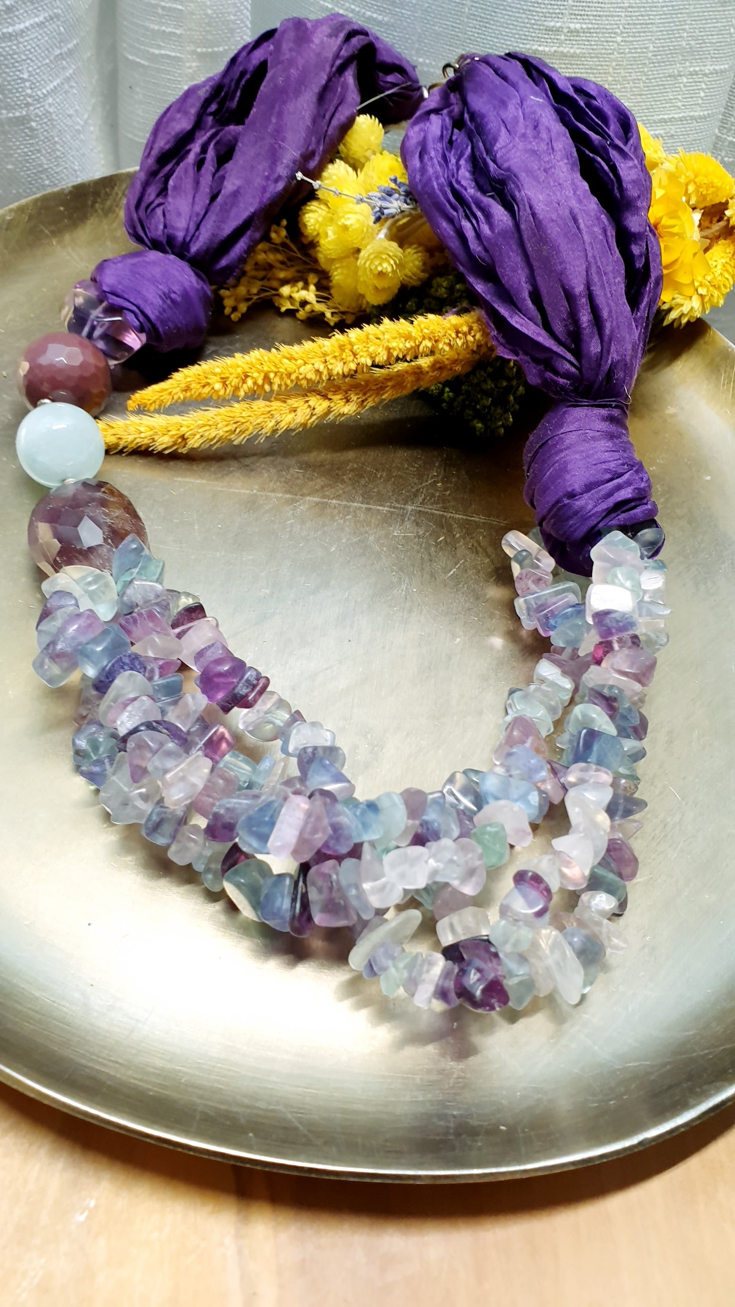 Collana in seta con ametista, fluorite, acquamarina.