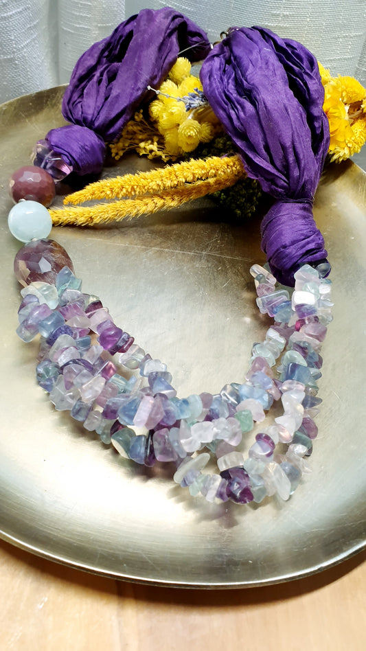 Collana in seta con ametista, fluorite, acquamarina.