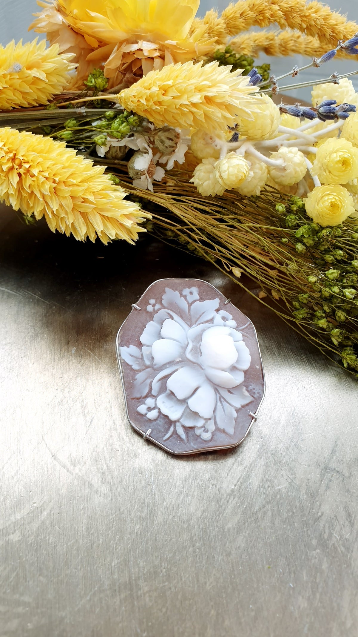 Spilla/ciondolo in argento con cammeo floreale