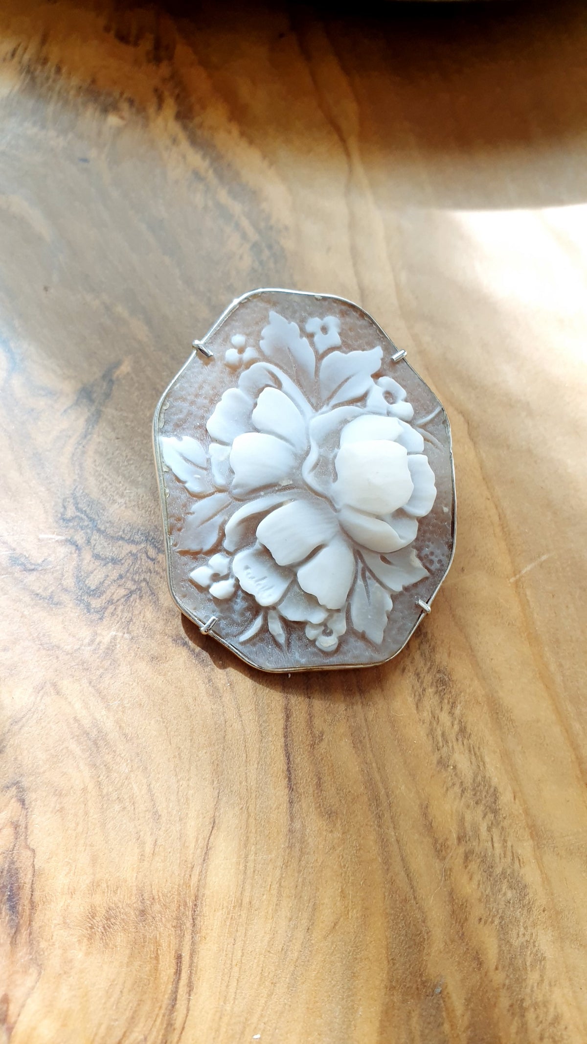 Spilla/ciondolo in argento con cammeo floreale