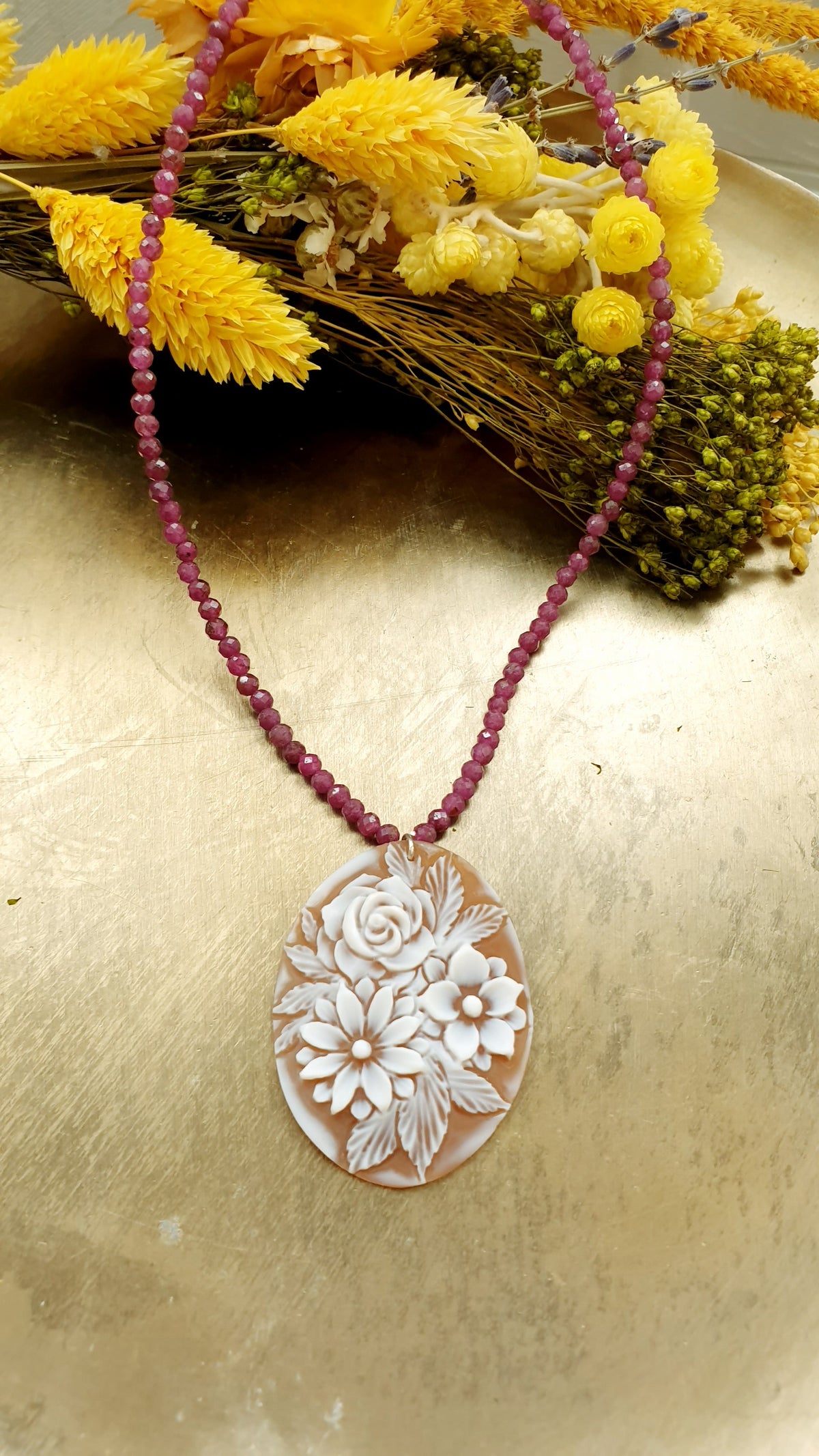 Girocollo in argento con granto e cammeo