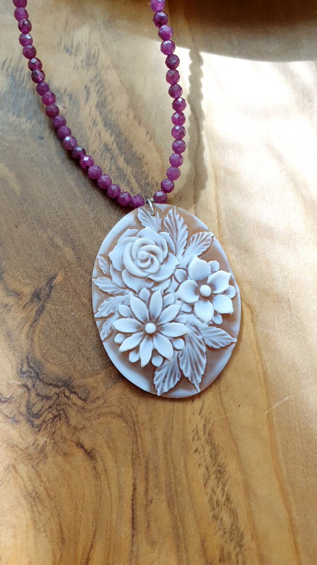 Girocollo in argento con granto e cammeo