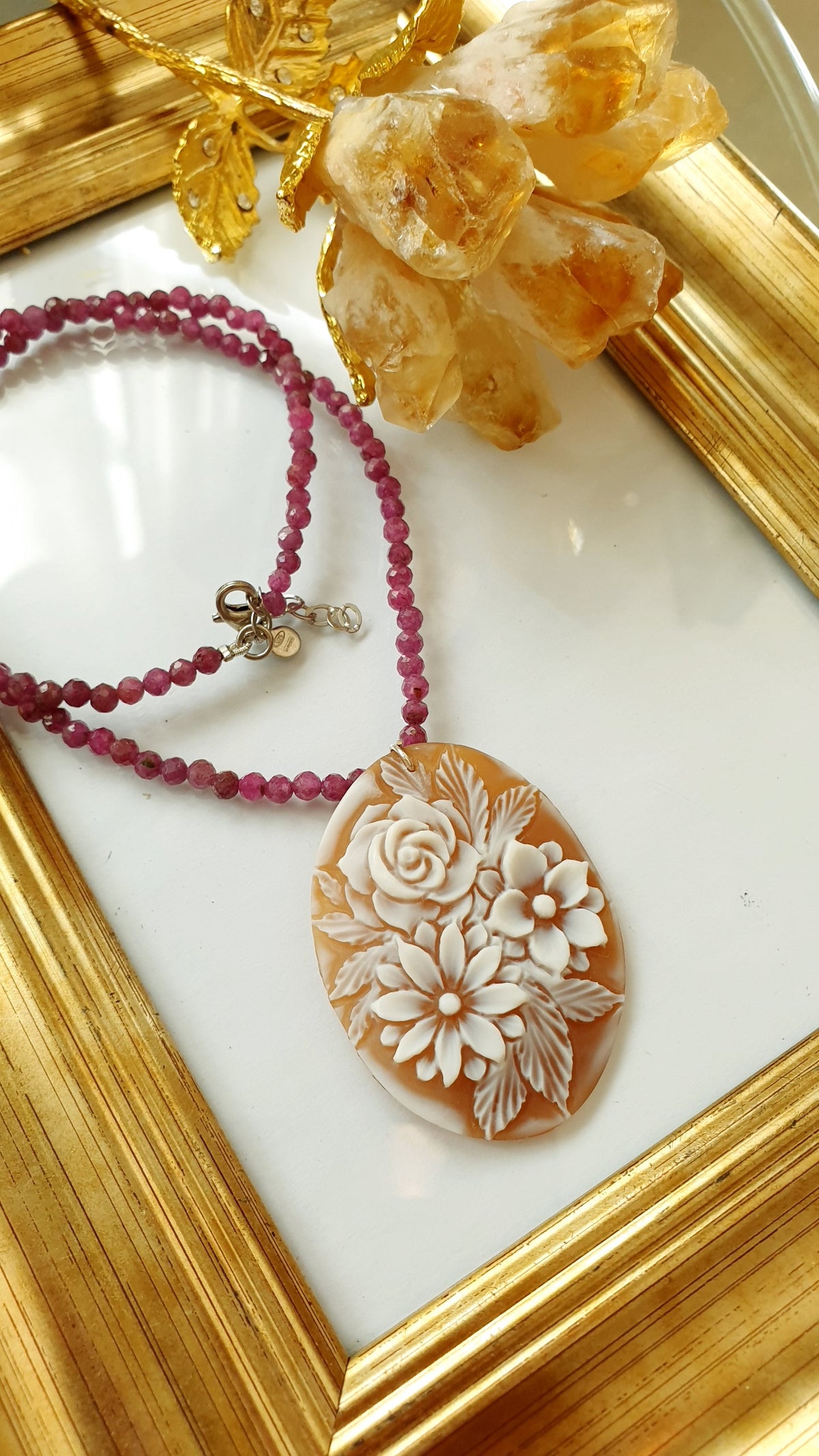 Girocollo in argento con granto e cammeo