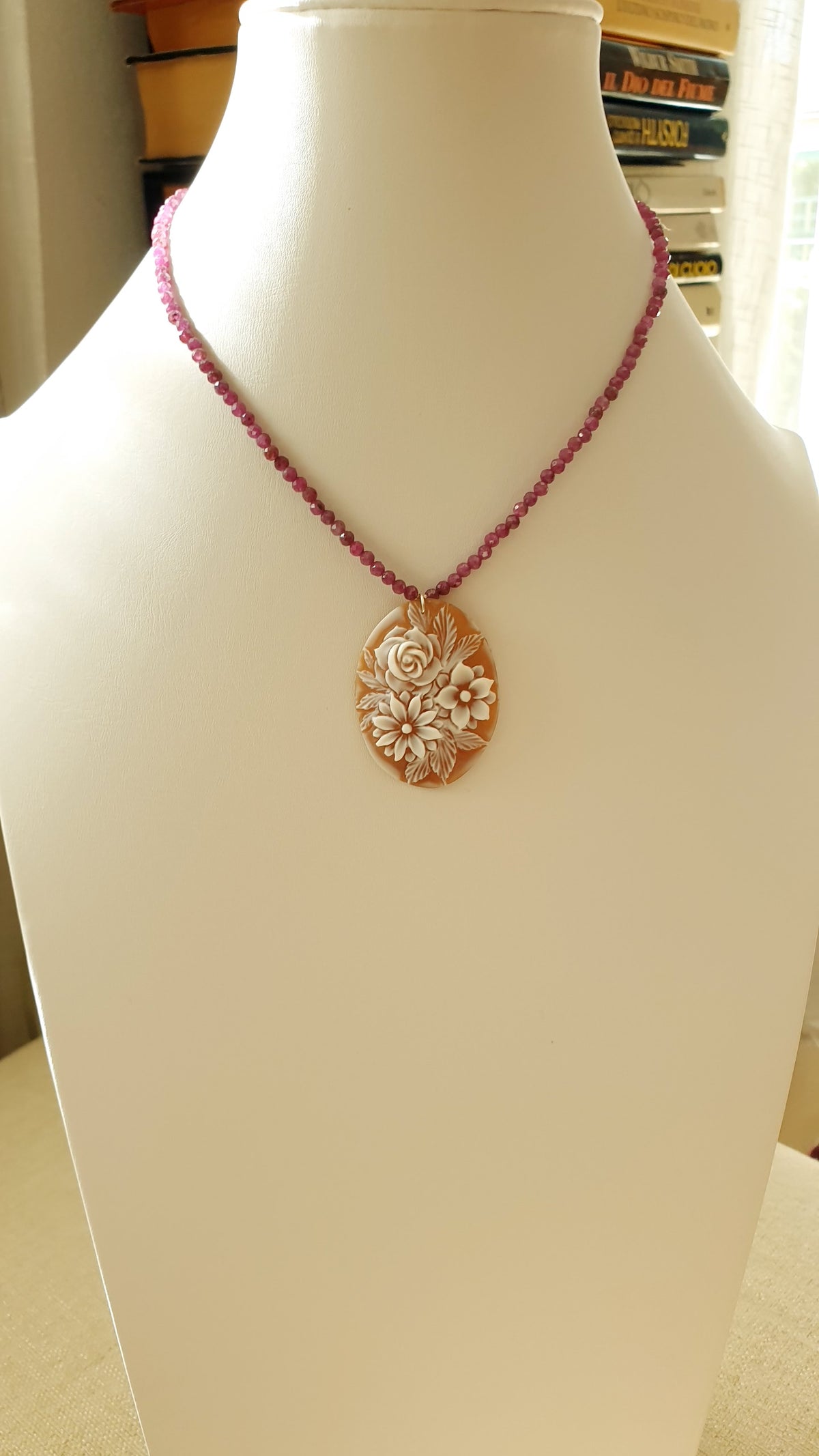 Girocollo in argento con granto e cammeo