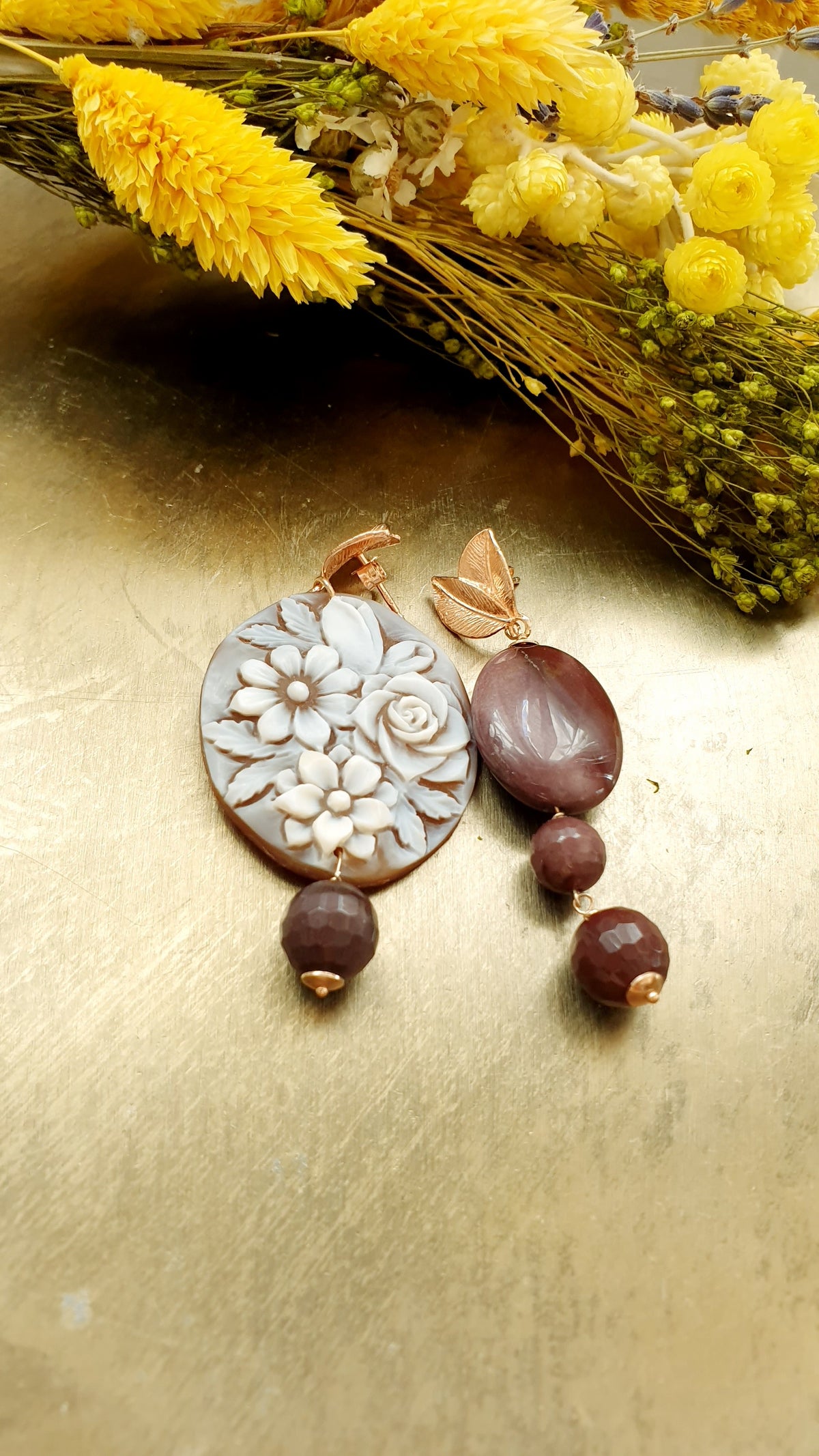 Orecchini in argento con cammeo e mokaite