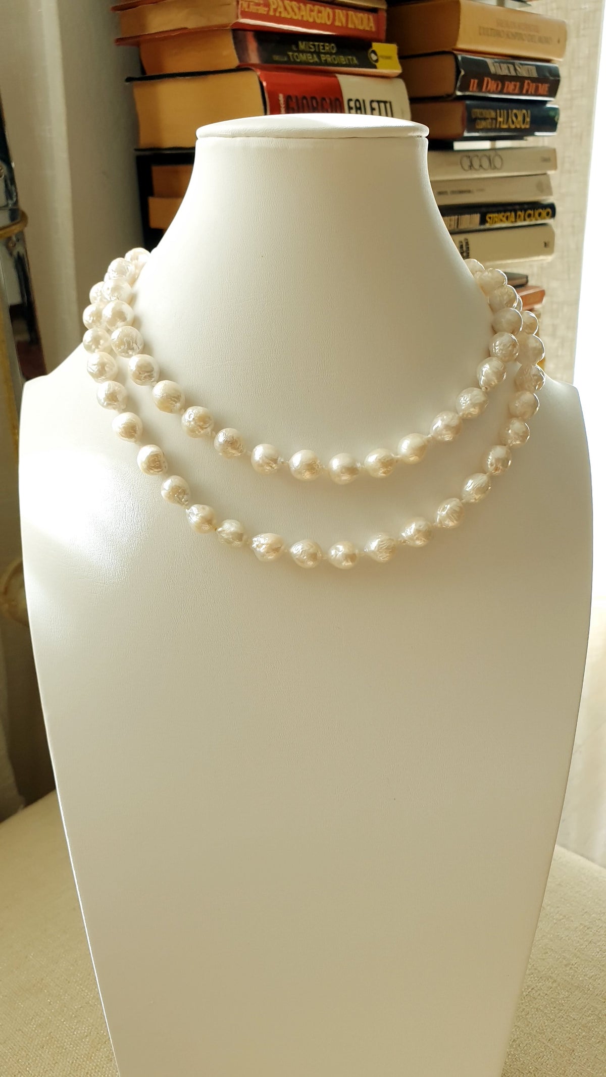 Collana lunga con perle scaramazze