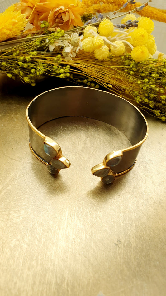 Bracciale in ottone brunito con labradorite