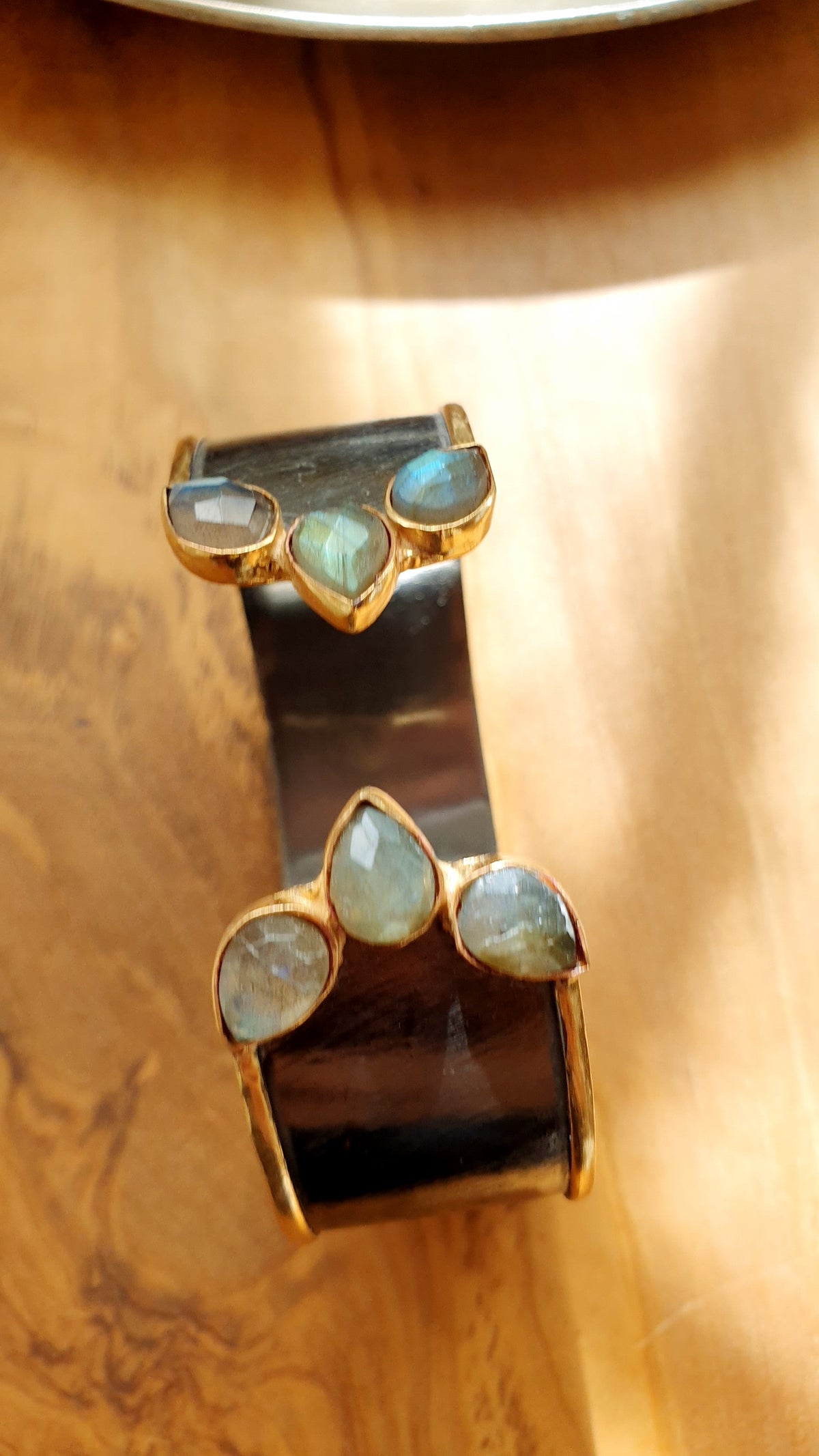 Bracciale in ottone brunito con labradorite