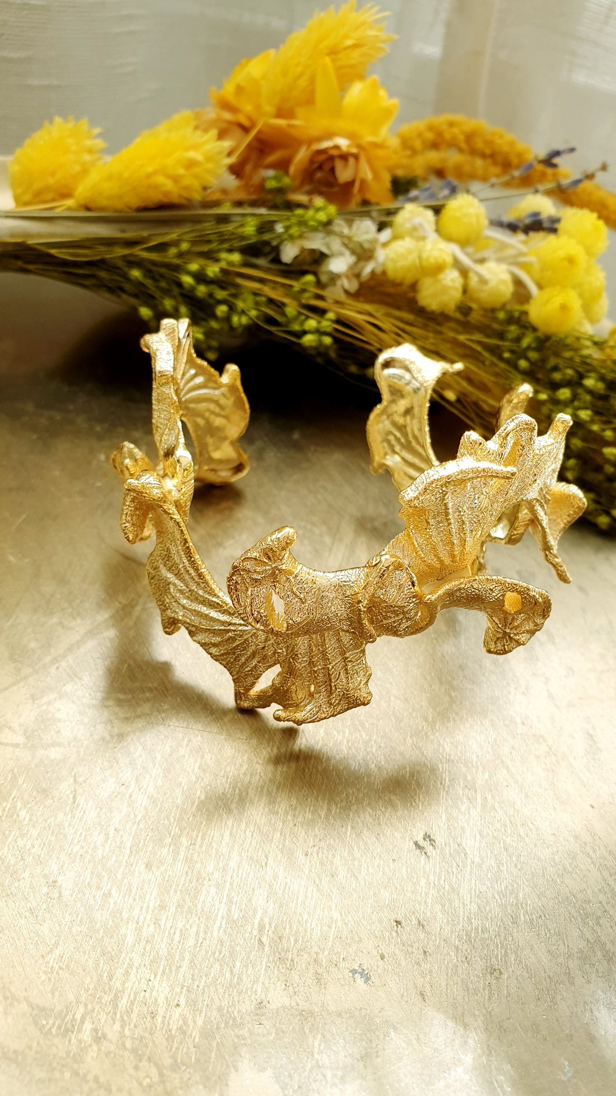 Bracciale di ottone con particolare motivo