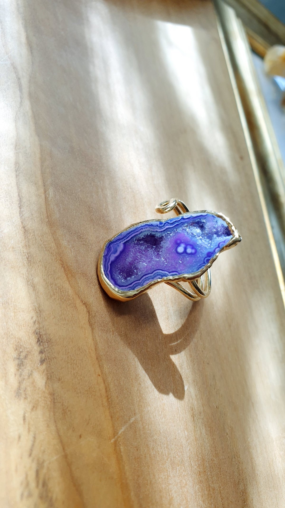 Anello regolabile di ottone con drusa di agata