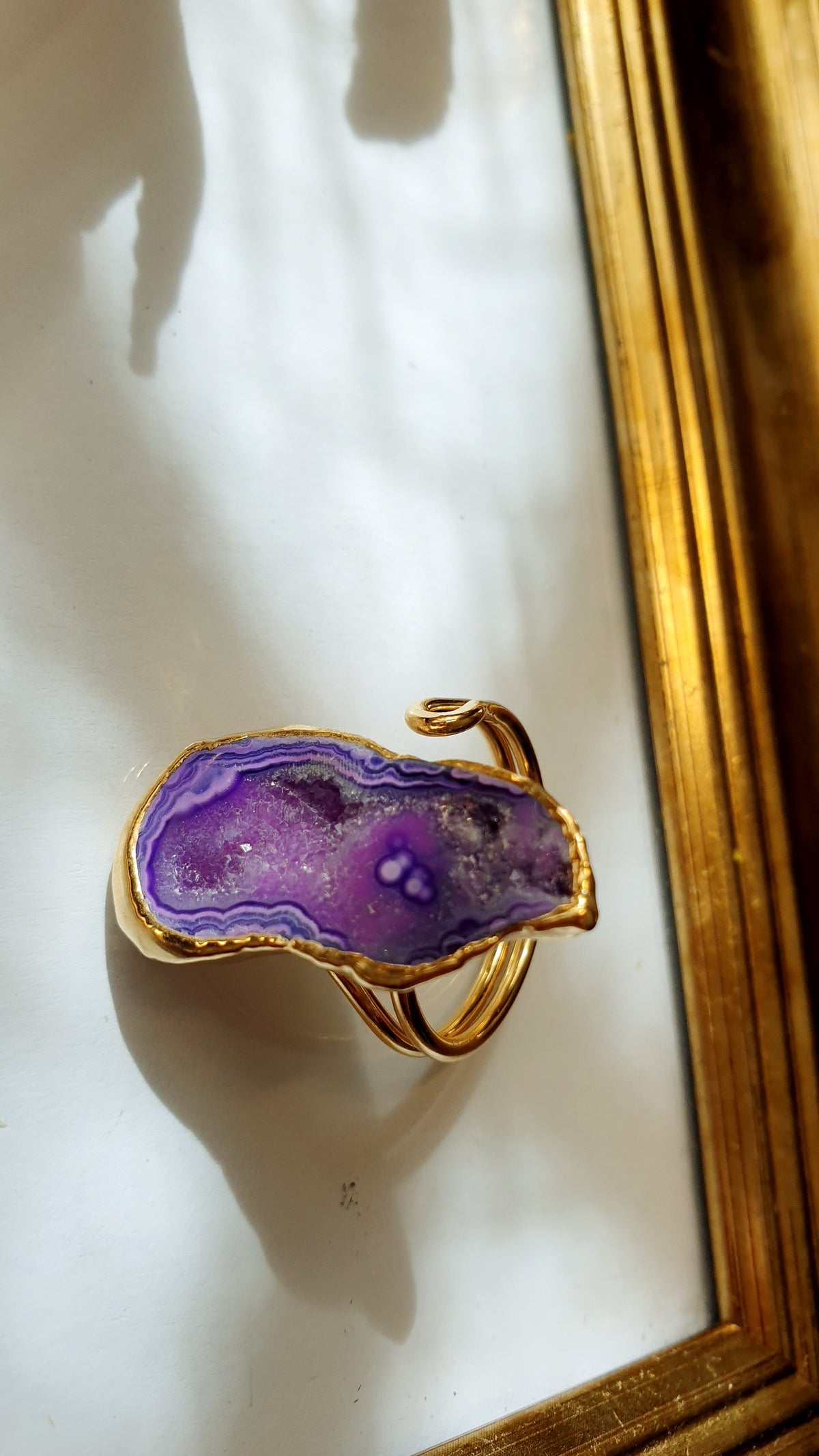 Anello regolabile di ottone con drusa di agata